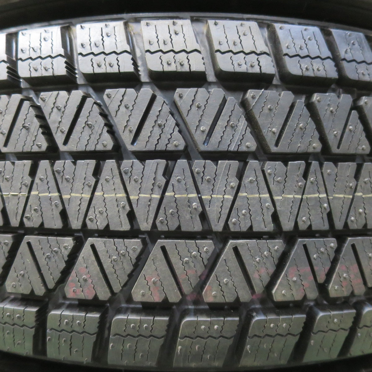 未使用！24年★40系 アルファード 等 Devotion AME 225/65R17 スタッドレス ブリヂストン ブリザック DM-V3 17インチ ディヴォーション PCD120/5H★5112604イス