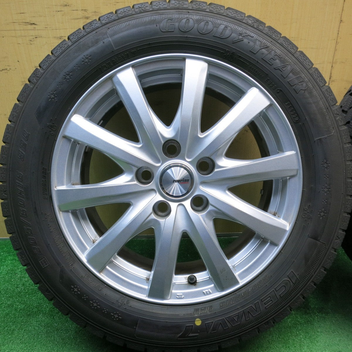 バリ溝！22年！9.5分★スタッドレス 205/60R16 グッドイヤー アイスナビ7 ravrion RS01 ラブリオン 16インチ PCD114.3/5H★5052301AKス