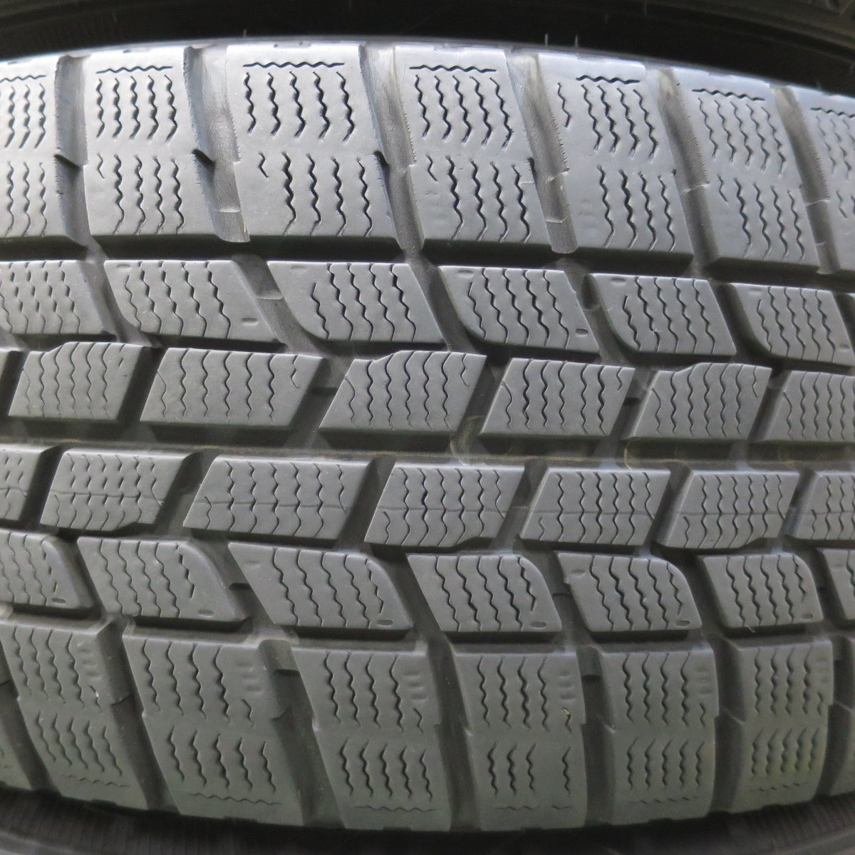 バリ溝！キレイ！8.5分★LOXARNY SPORT 225/60R17 スタッドレス グッドイヤー アイスナビ6 ロクサーニ スポーツ 17インチ PCD114.3/5H★6012001イス