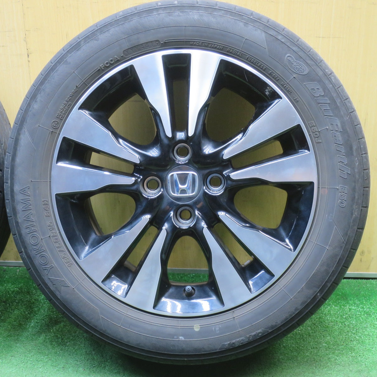 4本価格★ホンダ GP7 フィット シャトル 純正 185/60R15 ヨコハマ ブルーアース E50 E50J 15インチ PCD100/4H★6040801NJノ