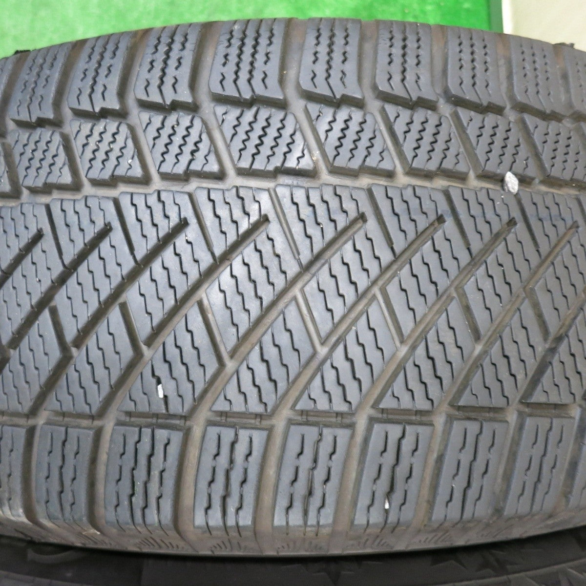バリ溝！キレイ！8.5分★アウディ等 MAK STADT 235/65R17 スタッドレス コンチネンタル コンチバイキング コンタクト6 シュタッド PCD112/5H★4111403NJス