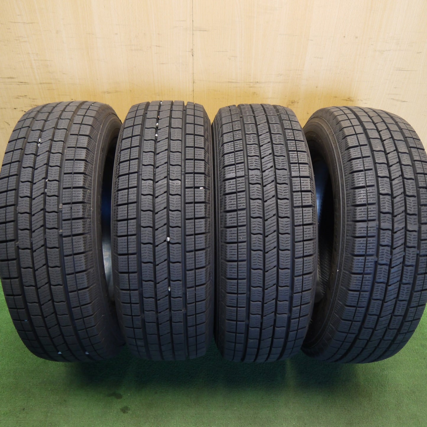 バリ溝！23年！9.5分以上★215/70R15 C 109/107Q ナンカン RUNSAFA SNC-1 タイヤ 15インチ ハイエース キャラバン 等★6070305Hスタ