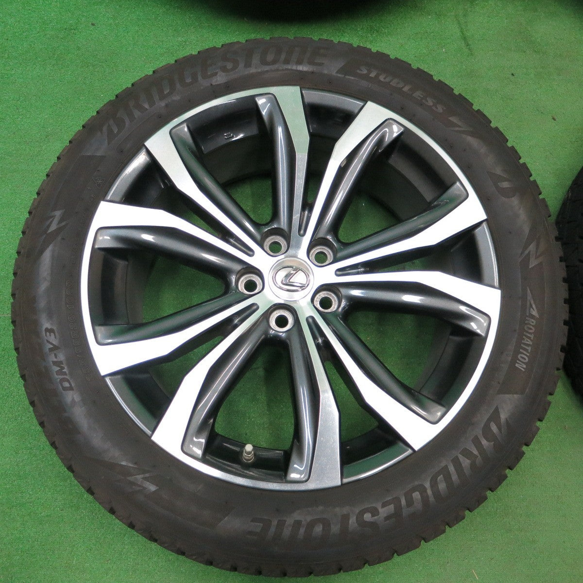 *送料無料* センサー付！キレイ！20年★レクサス RX バージョンL 純正 235/55R20 スタッドレス ブリヂストン ブリザック DM-V3 PCD114.3/5H★4051505ナス