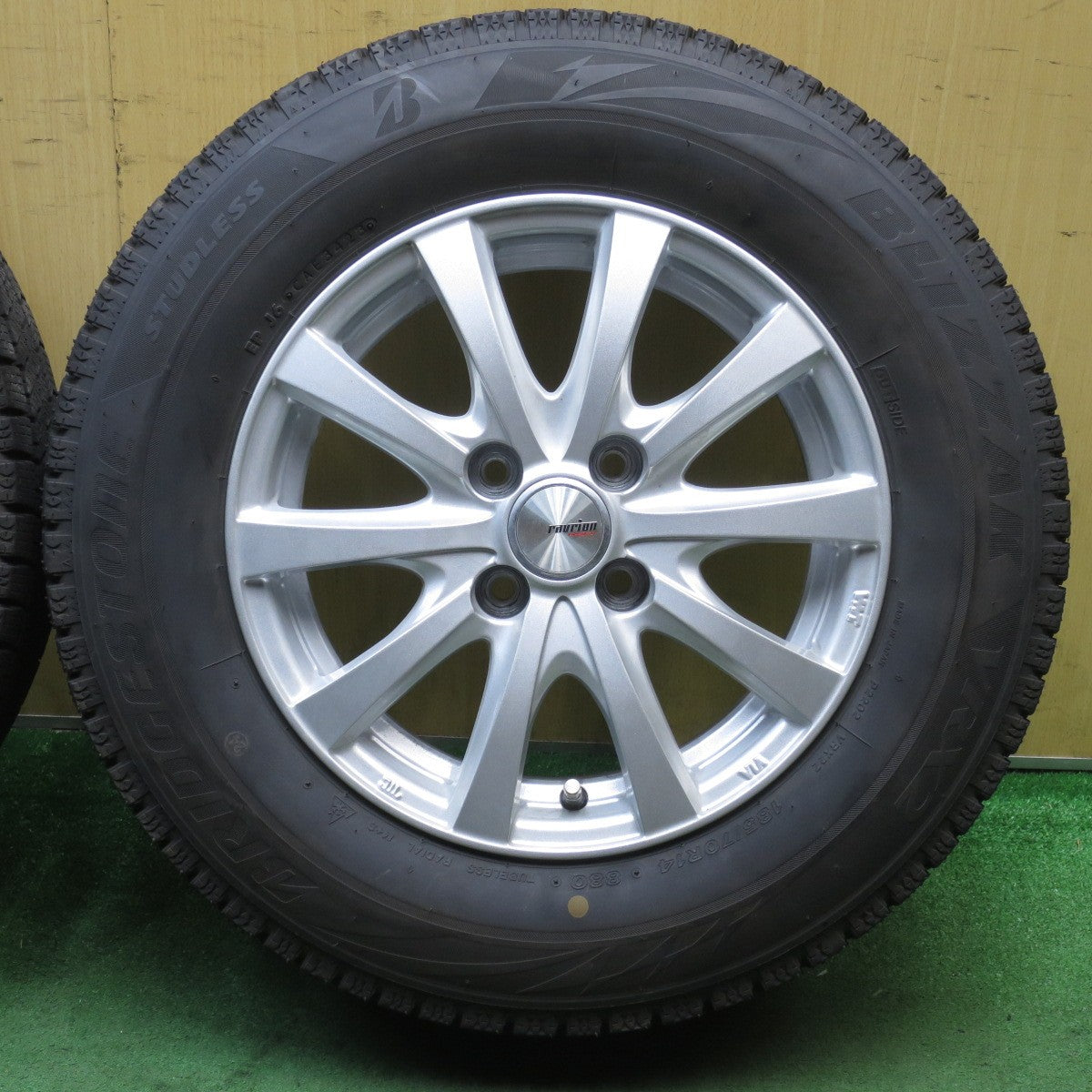 バリ溝！23年！キレイ！9分★スタッドレス 185/70R14 ブリヂストン ブリザック VRX2 ravrion RS01 ラブリオン 14インチ PCD100/4H★5081109NJス