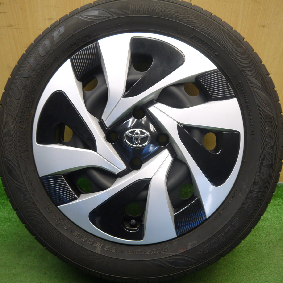 キレイ！1本◎トヨタ NHP10 アクア S スタイルブラック 純正 スチール 185/60R15 ダンロップ エナセーブ EC300+ 15インチ PCD100/4H◎6091401Hノ