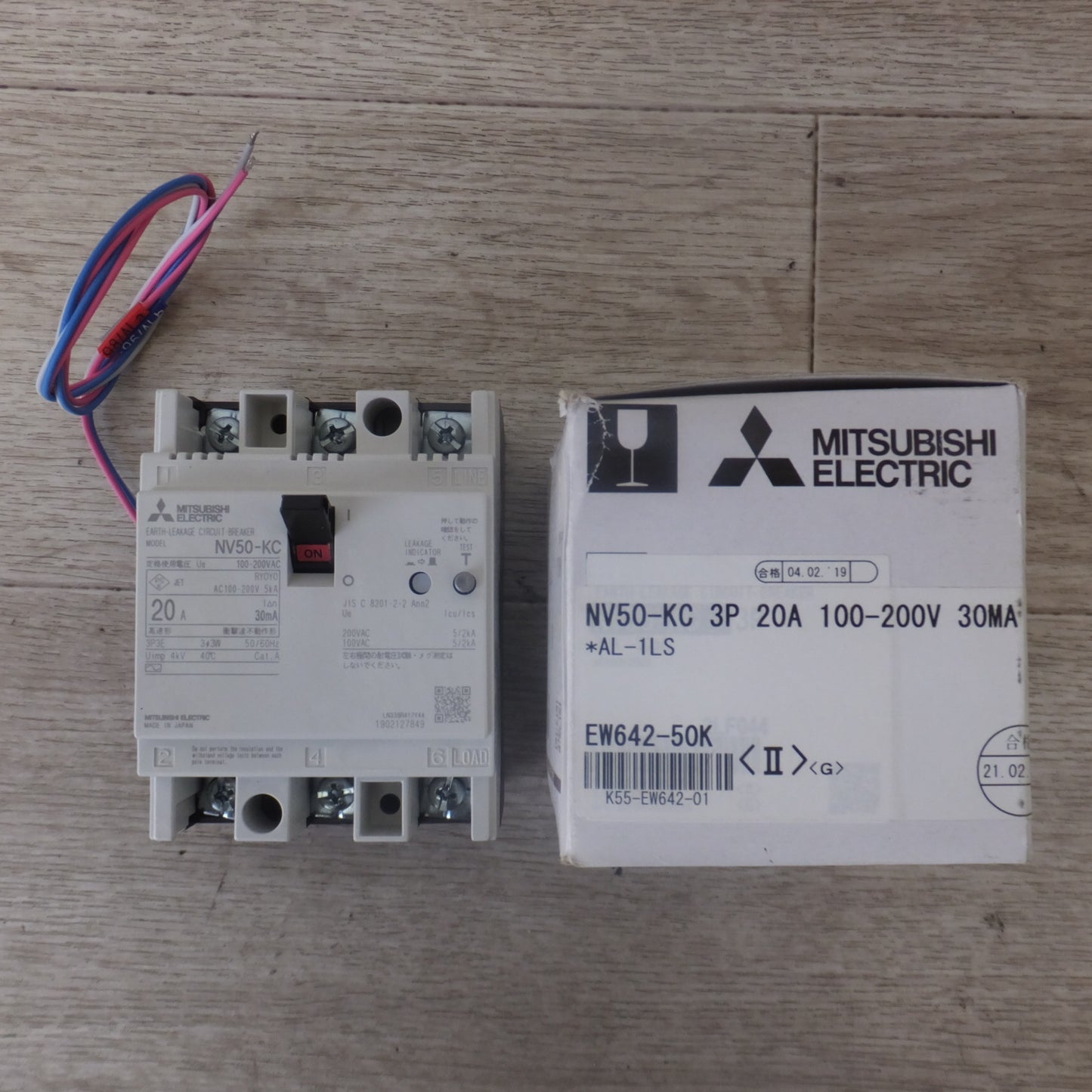 [送料無料] 未使用★三菱電機 MITSUBISHI 低圧遮断器 NV50-KC　AC100-200V 20A 30mA 3P3E 50/60Hz★