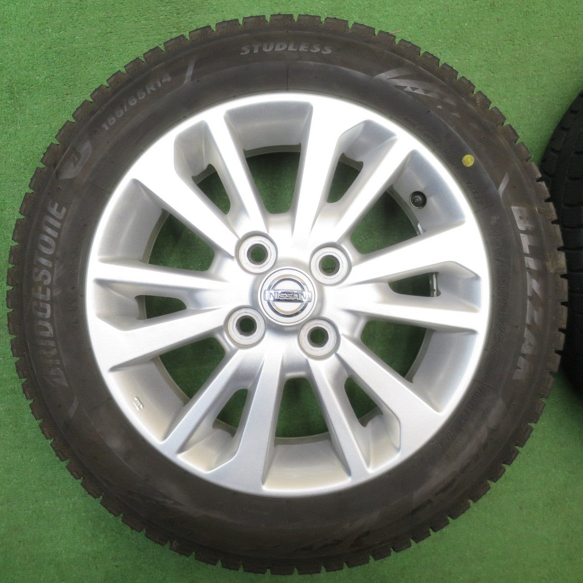 バリ溝！25年！キレイ！9.5分以上★日産 デイズ ルークス 三菱 ek 純正 155/65R14 スタッドレス ブリヂストン ブリザック VRX3 14インチ PCD100/4H★6040602NJス