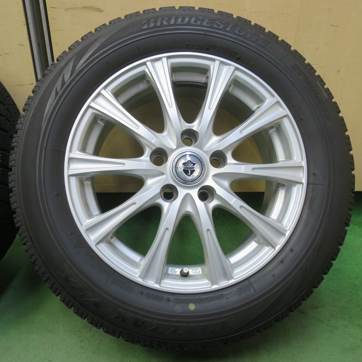 4本価格◎スタッドレス 205/60R16 ブリヂストン ブリザック VRX JOKER ジョーカー 16インチ PCD114.3/5H◎6070905イス