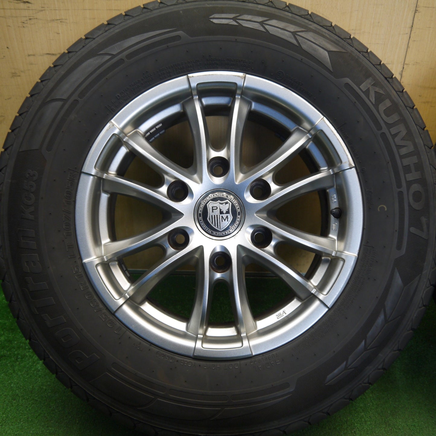 バリ溝！24年！9.5分★195/80R15 107/105R クムホ PorTran KC53 PERFORMANCE WHEELS パフォーマンス ホイール 15インチ PCD139.7/6H★6041301Hノ