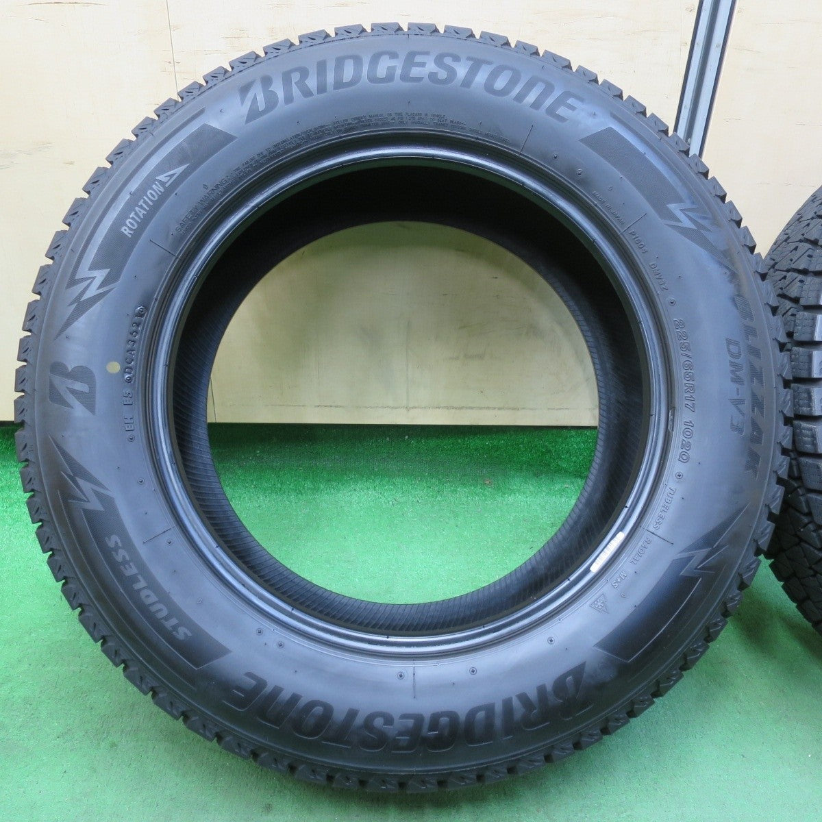 バリ溝！21年！9.5分★スタッドレス 225/65R17 ブリヂストン ブリザック DM-V3 17インチ RAV4 ハリアー等★4110804イスタ