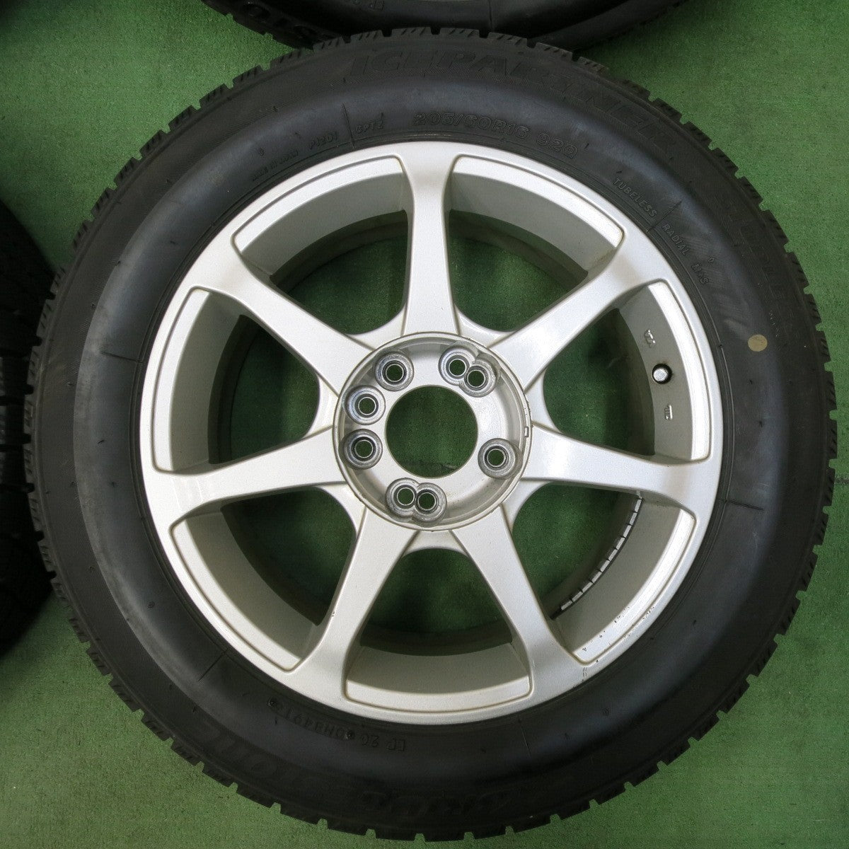 [送料無料] バリ溝！9分★スタッドレス 205/60R16 ブリヂストン アイスパートナー 社外 アルミ 16インチ PCD114.3/4H 5H マルチ★4121106SYス