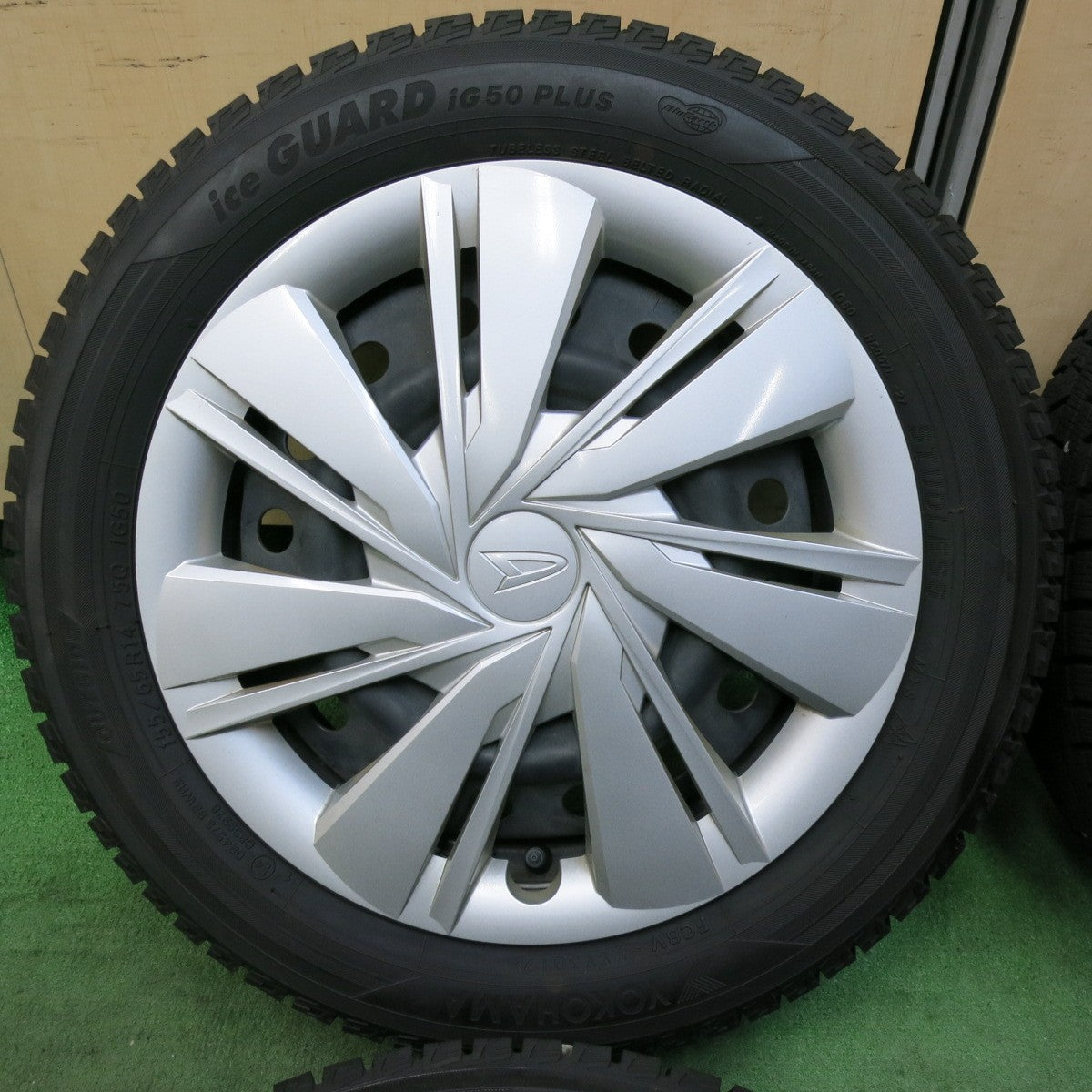 [送料無料] 超バリ溝！キレイ！ほぼ10分★ダイハツ ミライース 純正 スチール 155/65R14 スタッドレス ヨコハマ アイスガード iG50 プラス 14インチ PCD100/4H★5022807SYス
