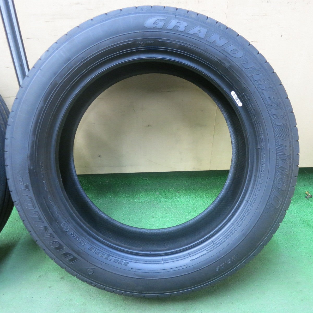 新車外し！25年★225/60R18 ダンロップ グラントレック PT30 タイヤ 18インチ RAV4 ハリアー 等★5120106SKノタ