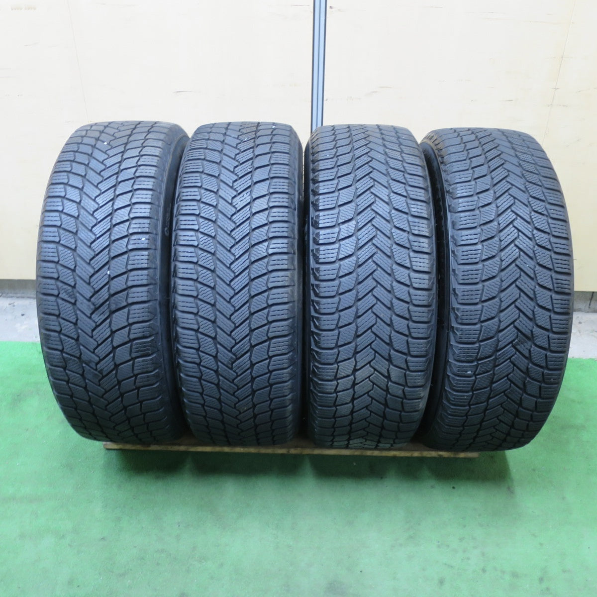 バリ溝！24年！キレイ！9分★ベンツ 等 EURO AXIS OPUS 235/55R19 スタッドレス ミシュラン X-ICE SNOW SUV 19インチ ユーロアクシス オーパス PCD112/5H★5111104TTス