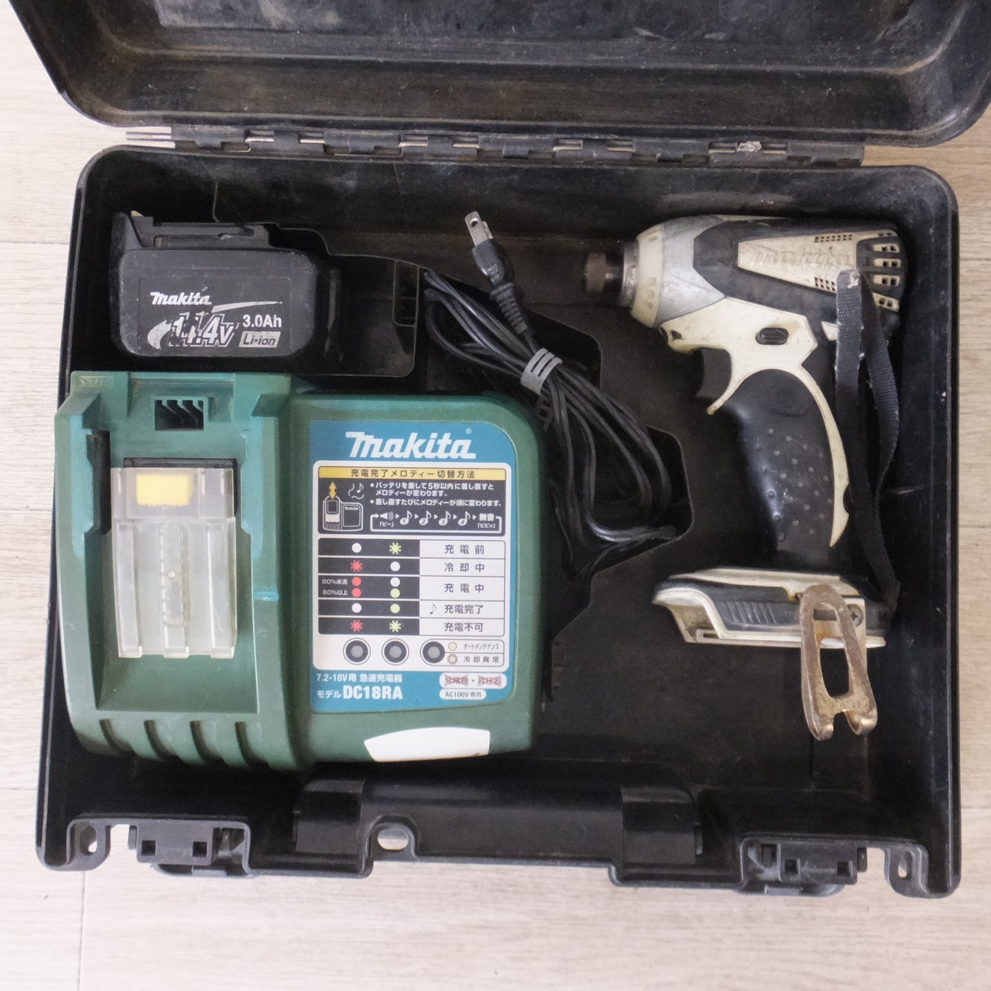 [送料無料] ★マキタ makita 充電式インパクトドライバ TD132DRFXW 14.4V　バッテリ 1個★
