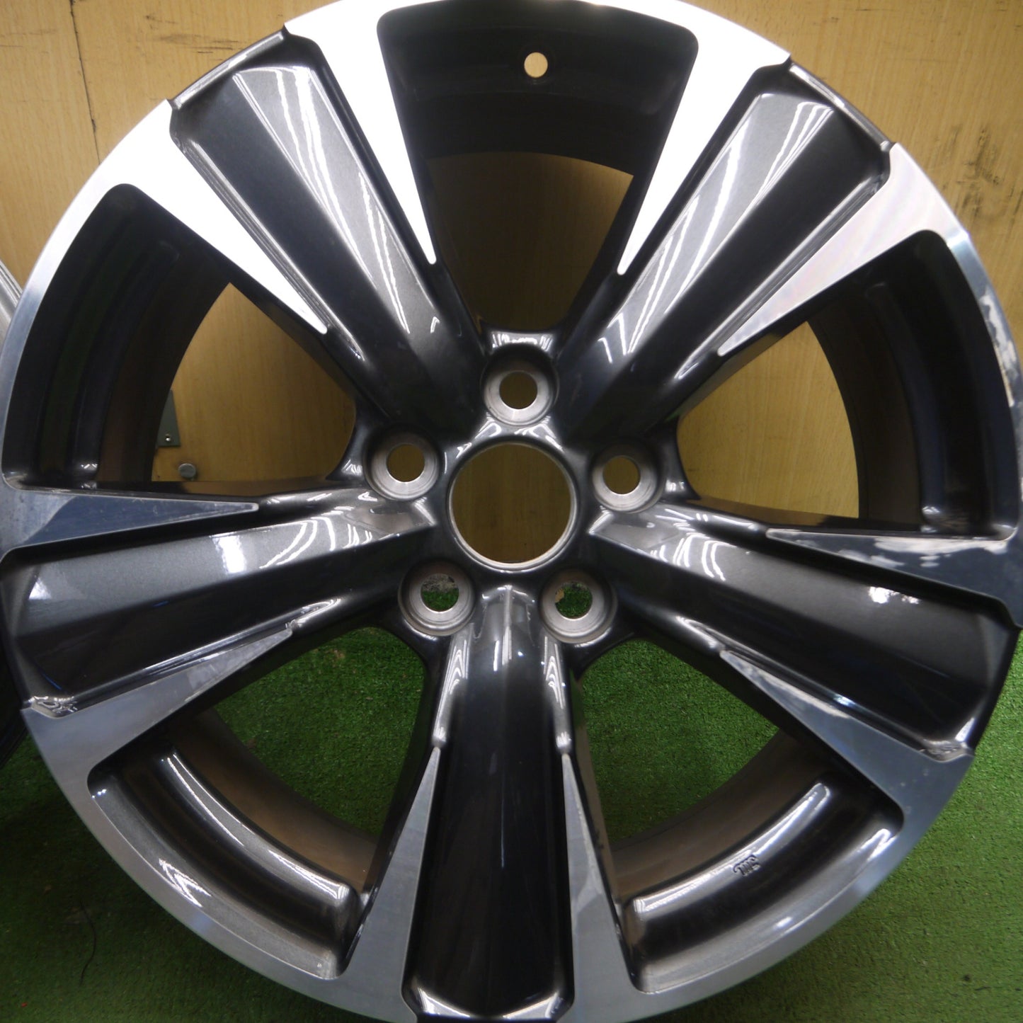 *送料無料* 2本価格★レクサス UX250h バージョンL 純正 ホイール 18インチ 18×7J PCD114.3/5H★4041909Hホ