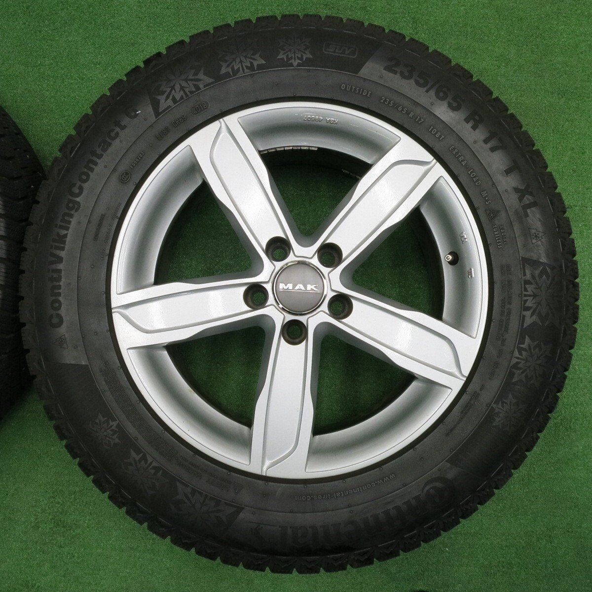 バリ溝！キレイ！8.5分★アウディ等 MAK STADT 235/65R17 スタッドレス コンチネンタル コンチバイキング コンタクト6 シュタッド PCD112/5H★4111403NJス