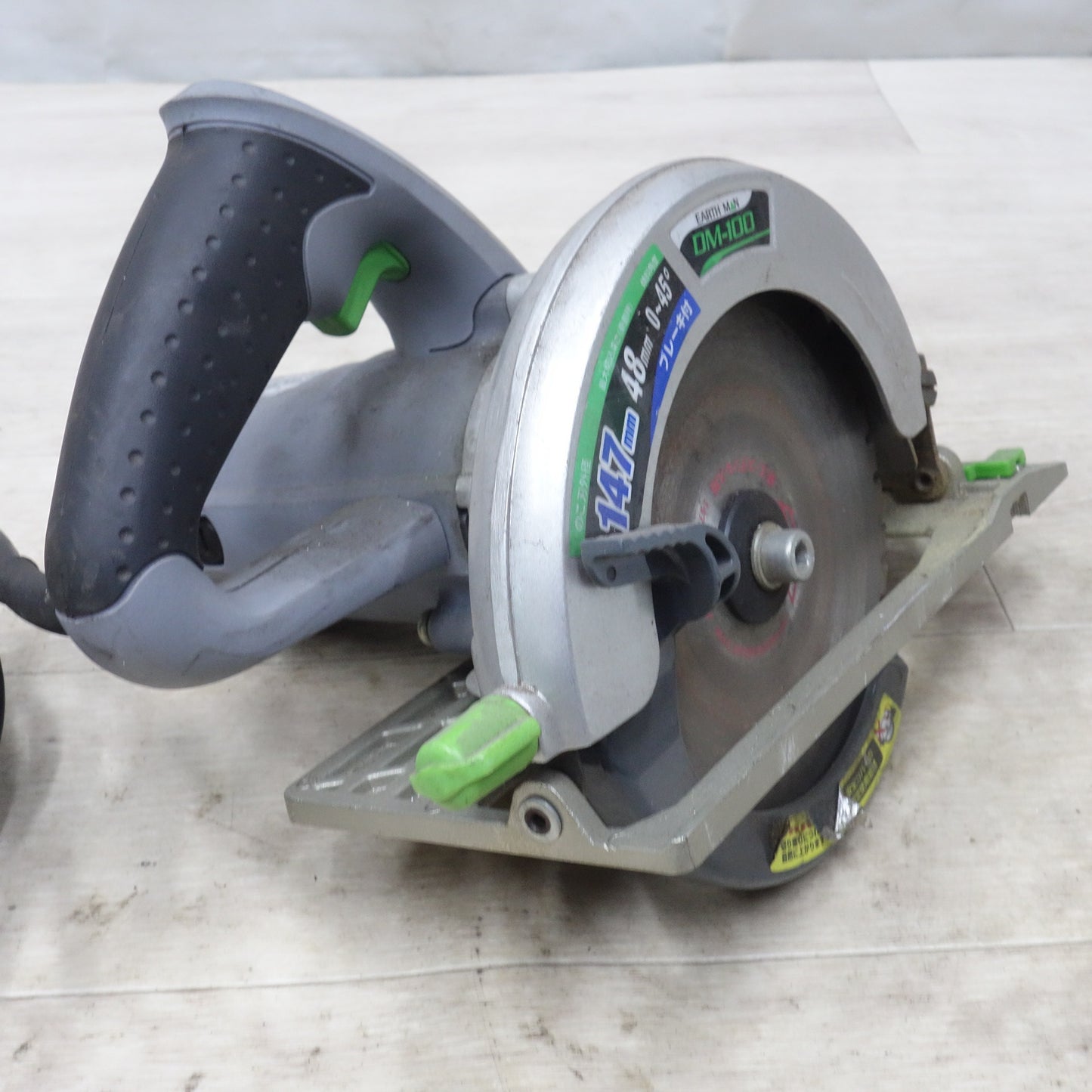 [送料無料] ◆EARTH MAN 高儀 147mm 電気 丸のこ DM-100 電動 工具 切断機 木工用 マルノコ 丸鋸 丸ノコ アースマン コード式 ジャンク品◆