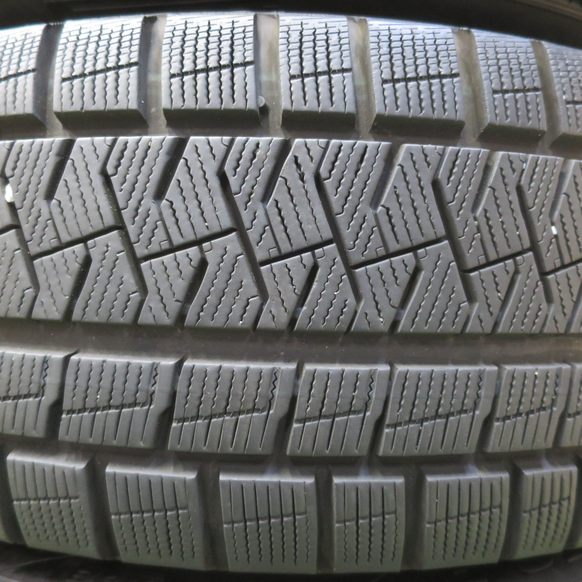 バリ溝！キレイ！9分★アウディ A4 等 EUROTECH GAYA SOLI 225/50R17 スタッドレス ピレリ アイスアシンメトリコ ユーロテック ガヤ ソリ 17インチ PCD112/5H★6051203イス