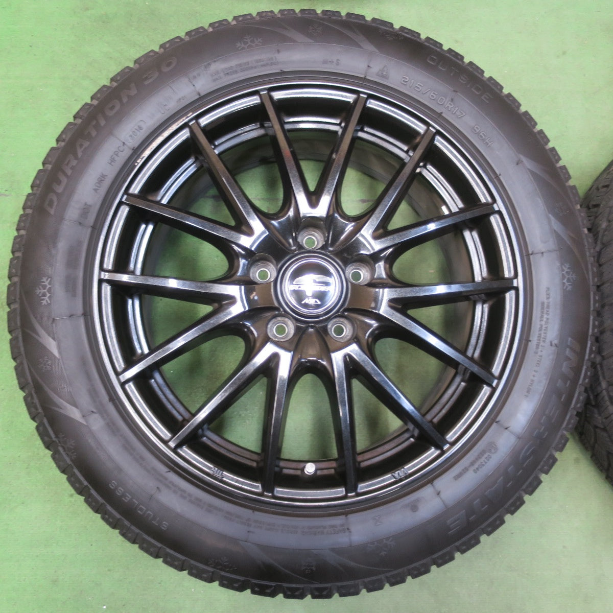 バリ溝！8.5分★スタッドレス 215/60R17 インターステート DURATION 30 SCHNEIDER MiD シュナイダー 17インチ PCD114.3/5H★5122214イス