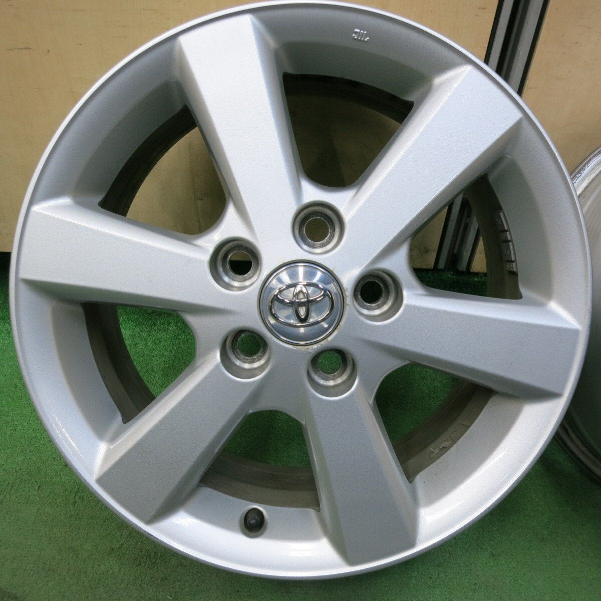 4本価格★トヨタ アイシス 純正 ホイール 16インチ 16×6.5JJ PCD114.3/5H★5031206SYホ