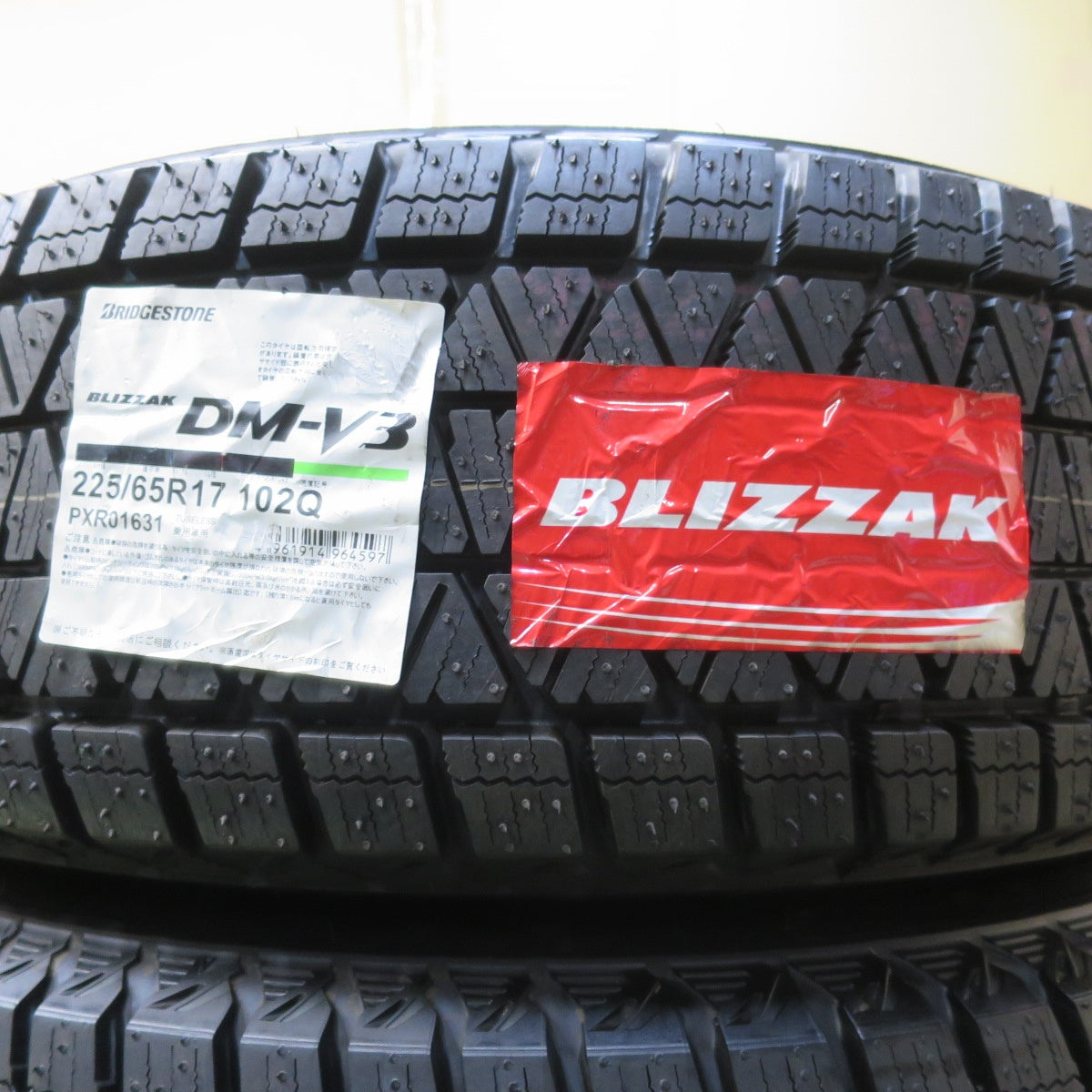 未使用！24年★40系 アルファード 等 Devotion AME 225/65R17 スタッドレス ブリヂストン ブリザック DM-V3 17インチ ディヴォーション PCD120/5H★5112604イス