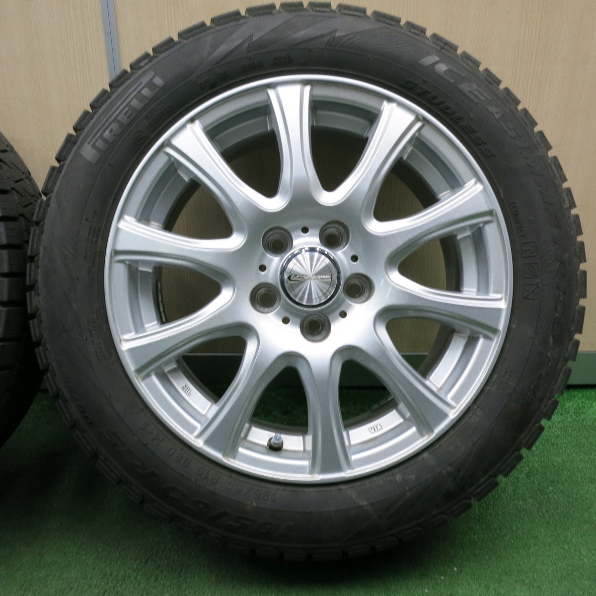 *送料無料* バリ溝！8.5分★スタッドレス 185/60R15 ピレリ アイスアシンメトリコ プラス LAUFBAHN 15インチ PCD100/5H★4050302NJス