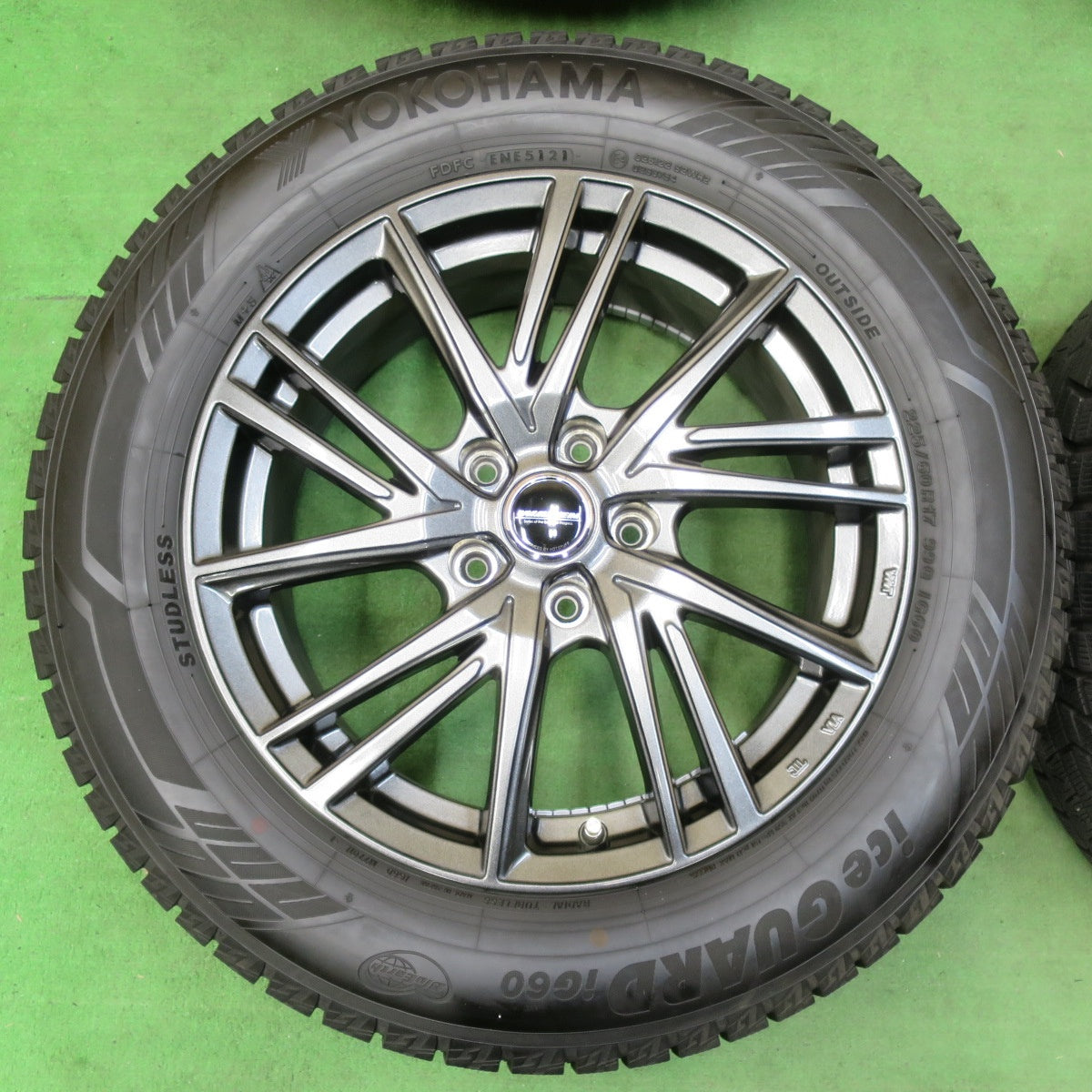 [送料無料] 超バリ溝！21年！キレイ！ほぼ10分★スタッドレス 225/60R17 ヨコハマ アイスガード iG60 WAREN ヴァーレン 17インチ PCD114.3/5H★4112301イス