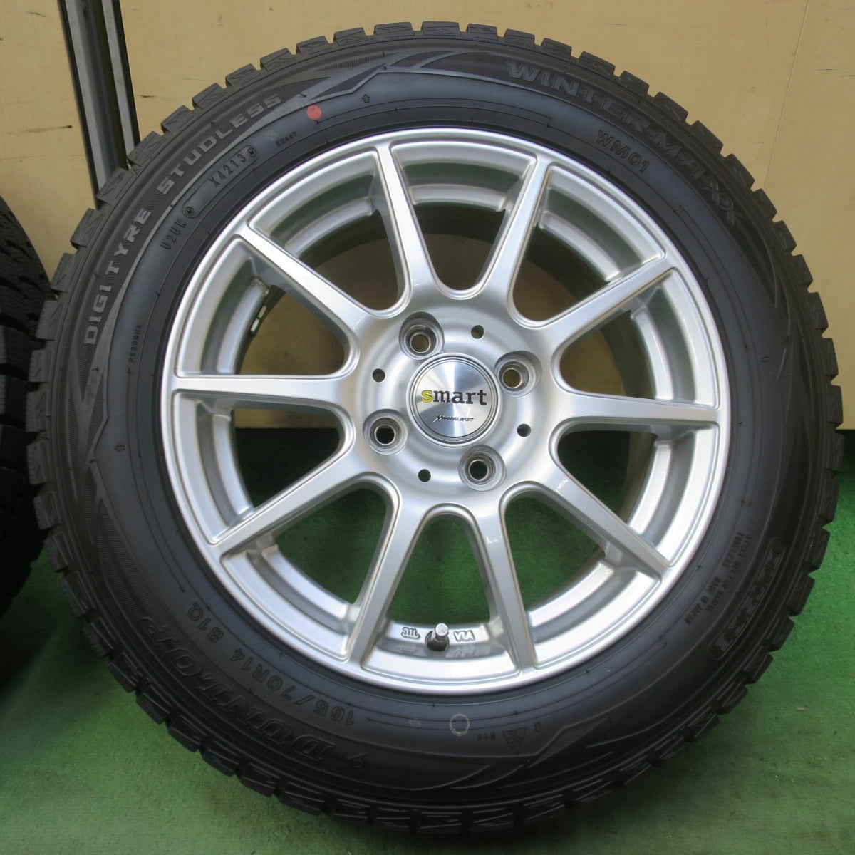 バリ溝！キレイ！9.5分以上◎スタッドレス 165/70R14 ダンロップ ウインターマックス WM01 smart MANARAY SPORT スマート マナレイ スポーツ 14インチ PCD100/4H◎6071805イス