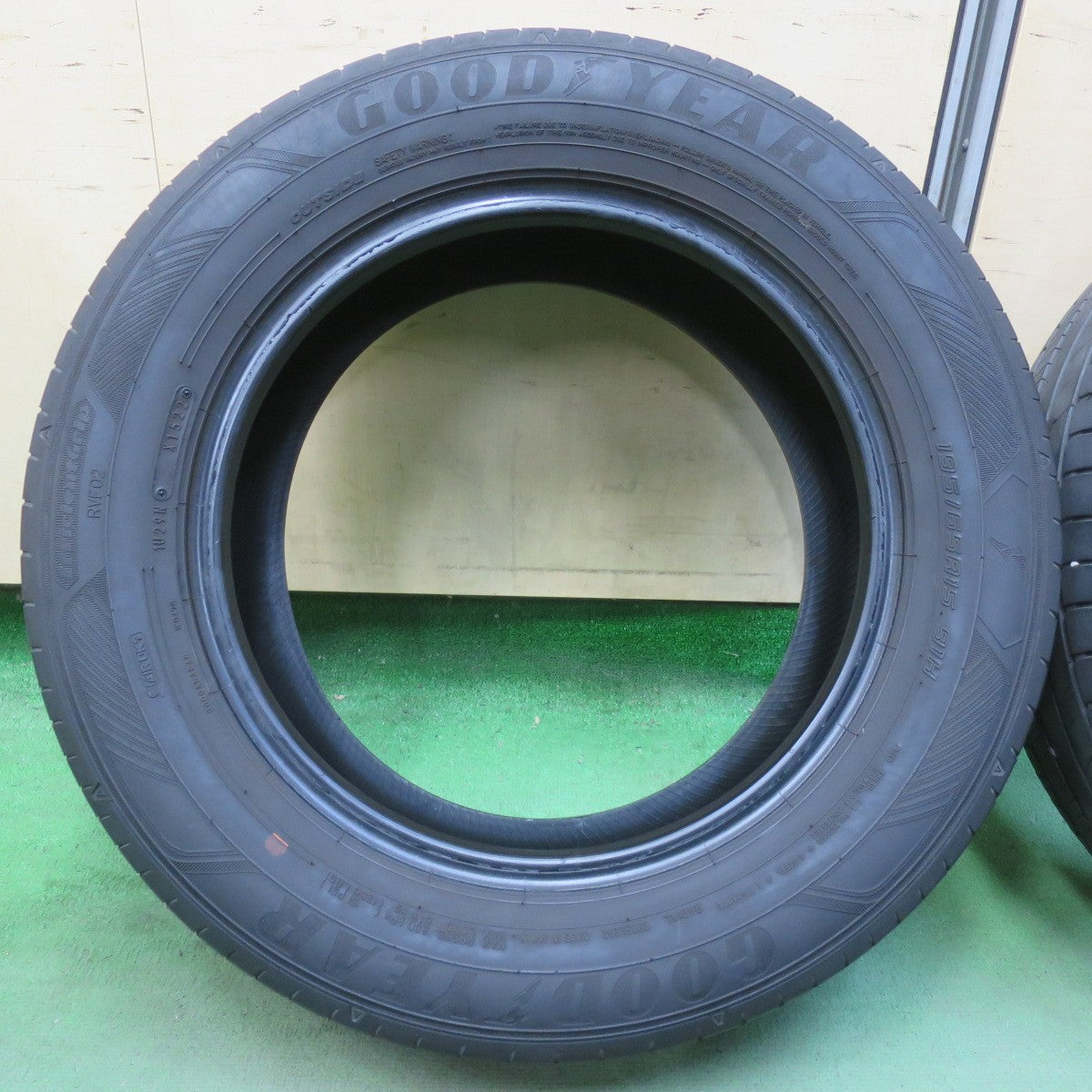 バリ溝！24年！8.5分★195/65R15 グッドイヤー EfficientGrip RVF02 エフィシエントグリップ 15インチ タイヤ ノア ステップワゴン プリウス セレナ ヴォクシー 等★6032706イノタ