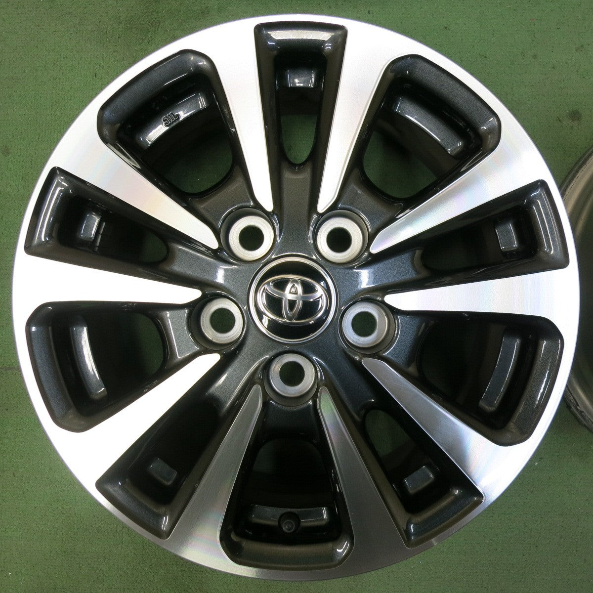 キレイ★トヨタ 80系 エスクァイア 純正 ホイール 15インチ 15×6J PCD114.3/5H★5052110SYホ