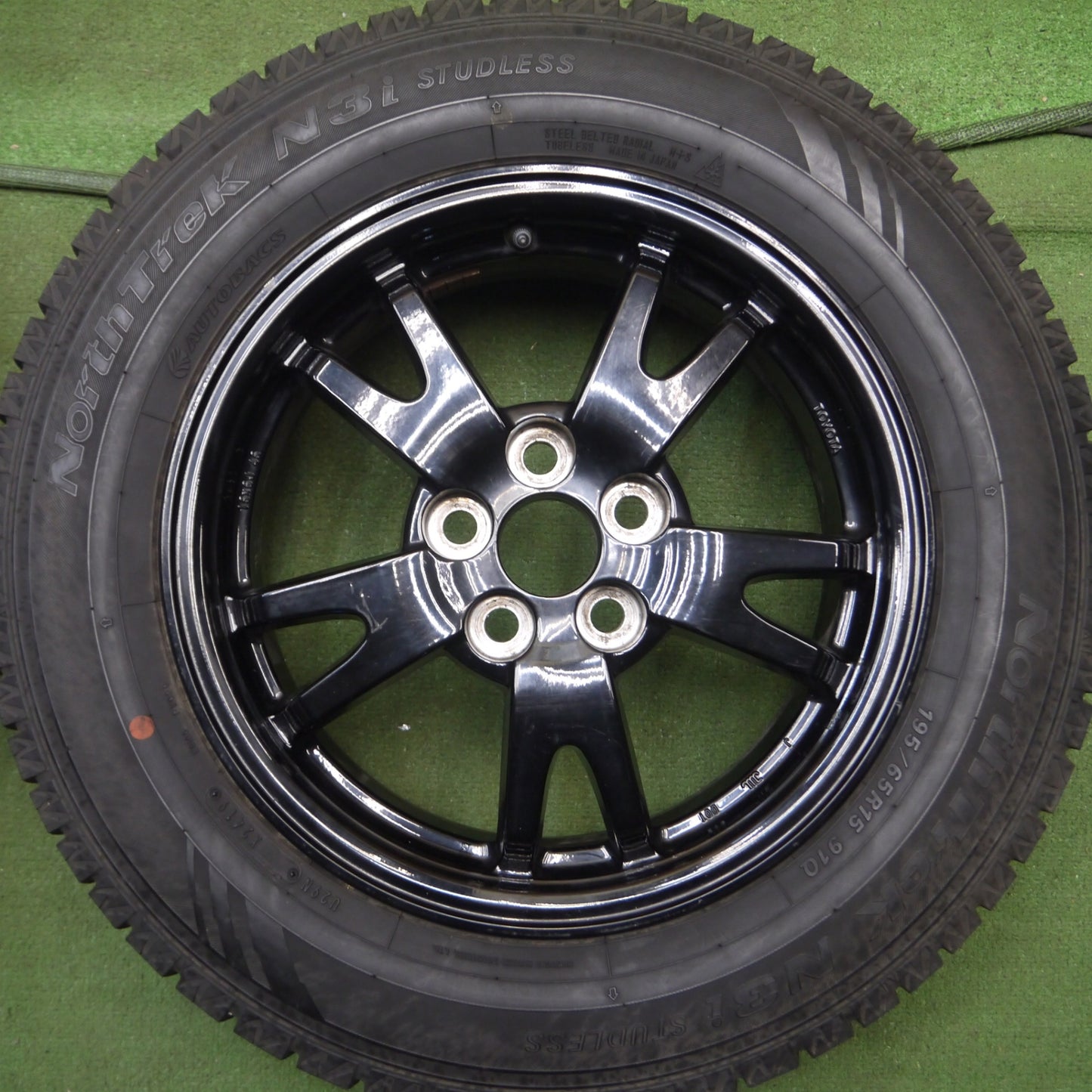 *送料無料* バリ溝！9.5分以上★トヨタ 30系 プリウス 純正 195/65R15 スタッドレス オートバックス ノーストレック N3i 15インチ PCD100/5H★4061010Hス