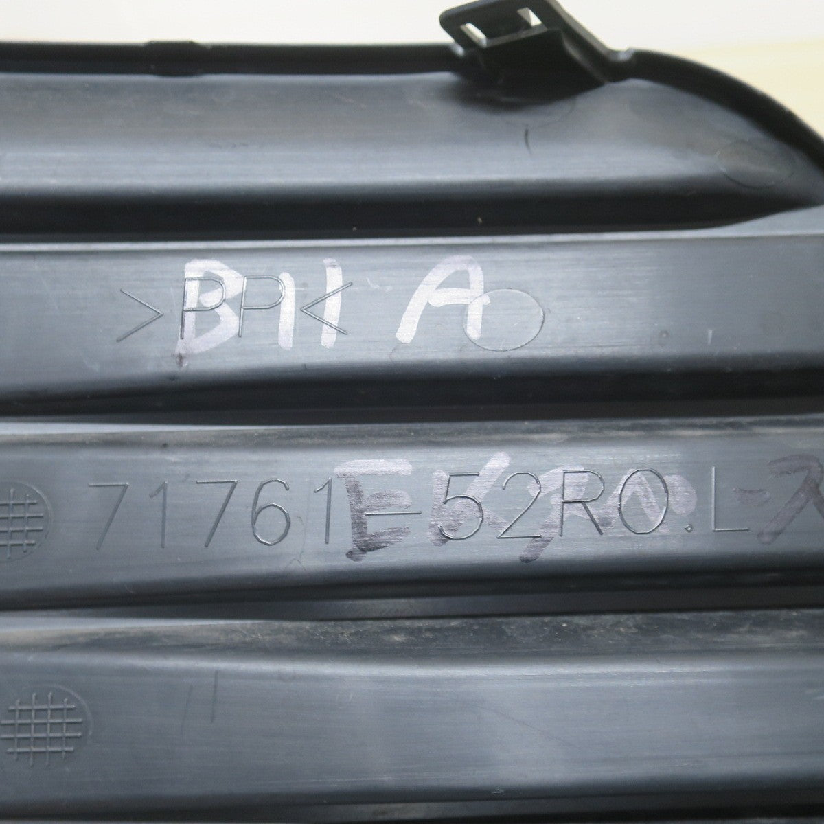 左右セット！キレイ♪スズキ ZC83S ZD83S スイフト 純正 フロント バンパー ホール カバー 71761-52R0 L 71751-52R0 R フォグ カバー カー パーツ♪