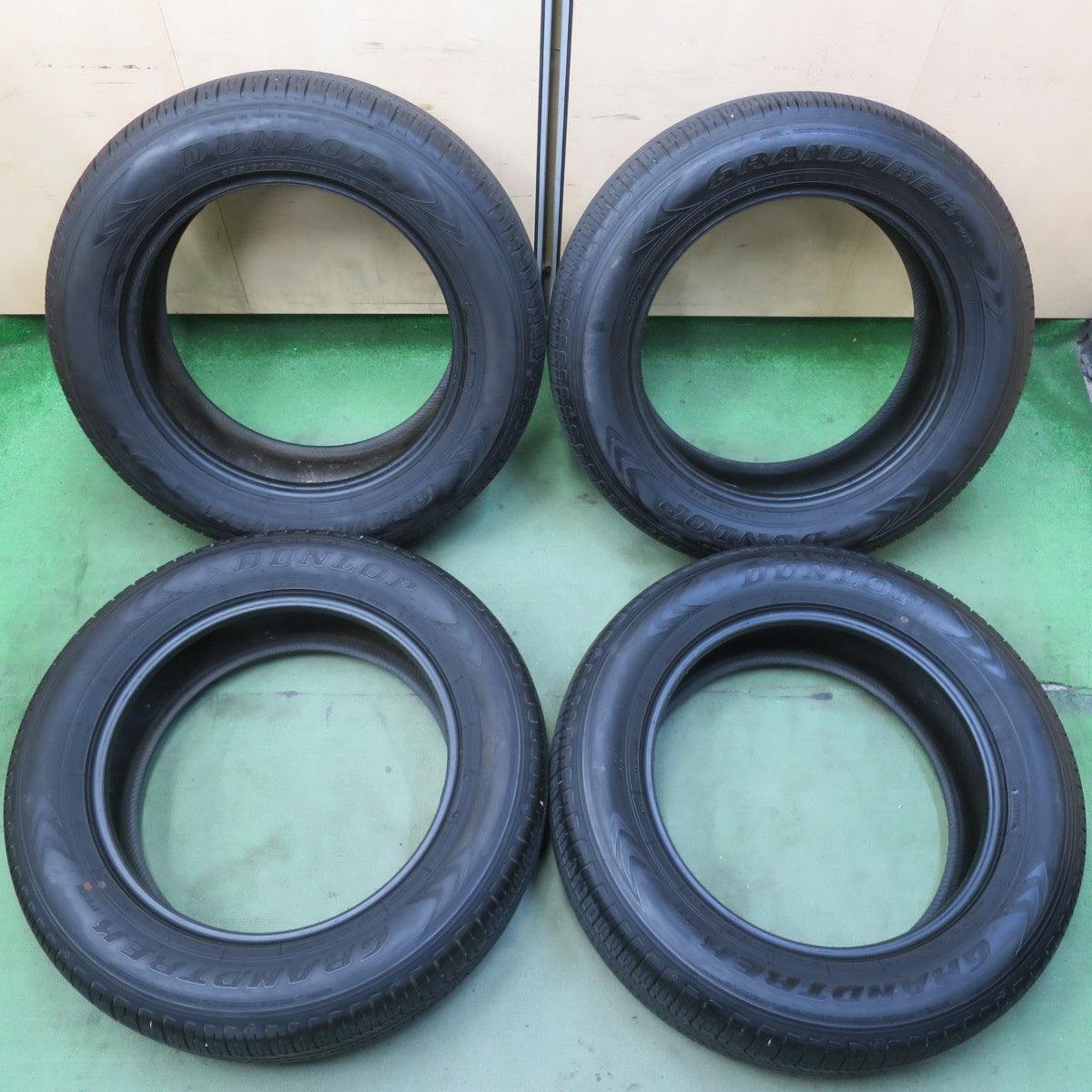 バリ溝！24年！9.5分◎265/60R20 ダンロップ グラントレック PT22 タイヤ 20インチ ランクル 250 プラド タンドラ セコイヤ 等◎6082801イノタ