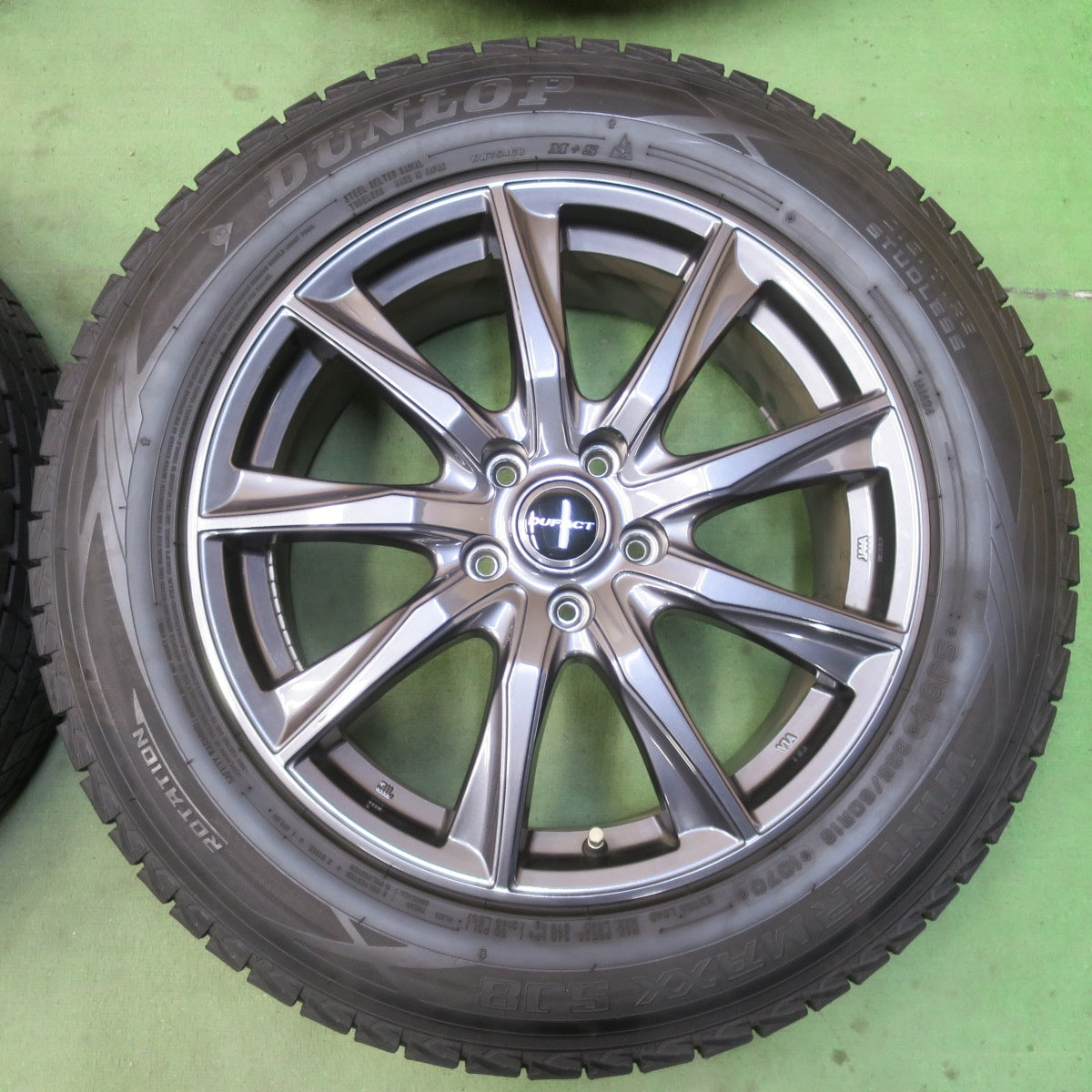 超バリ溝！22年！キレイ！ほぼ10分★スタッドレス 235/60R18 ダンロップ ウインターマックス SJ8 SJ8+ DUFACT デュファクト 18インチ PCD114.3/5H★6032702イス