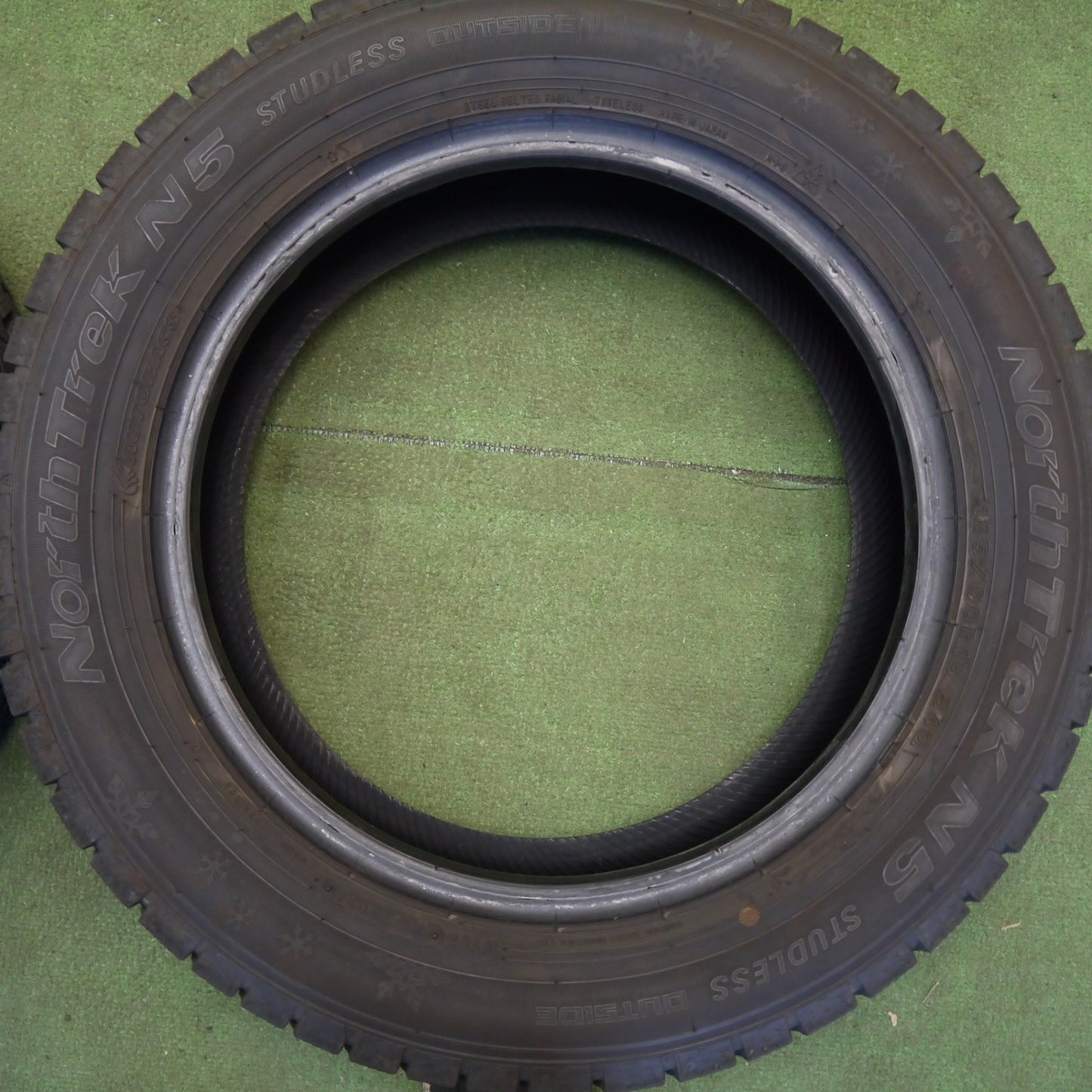 バリ溝！24年！9.5分以上★スタッドレス 185/60R15 オートバックス ノーストレック N5 タイヤ 15インチ ヴィッツ ヤリス カローラフィールダー フィット スイフト 等★6051805Hスタ
