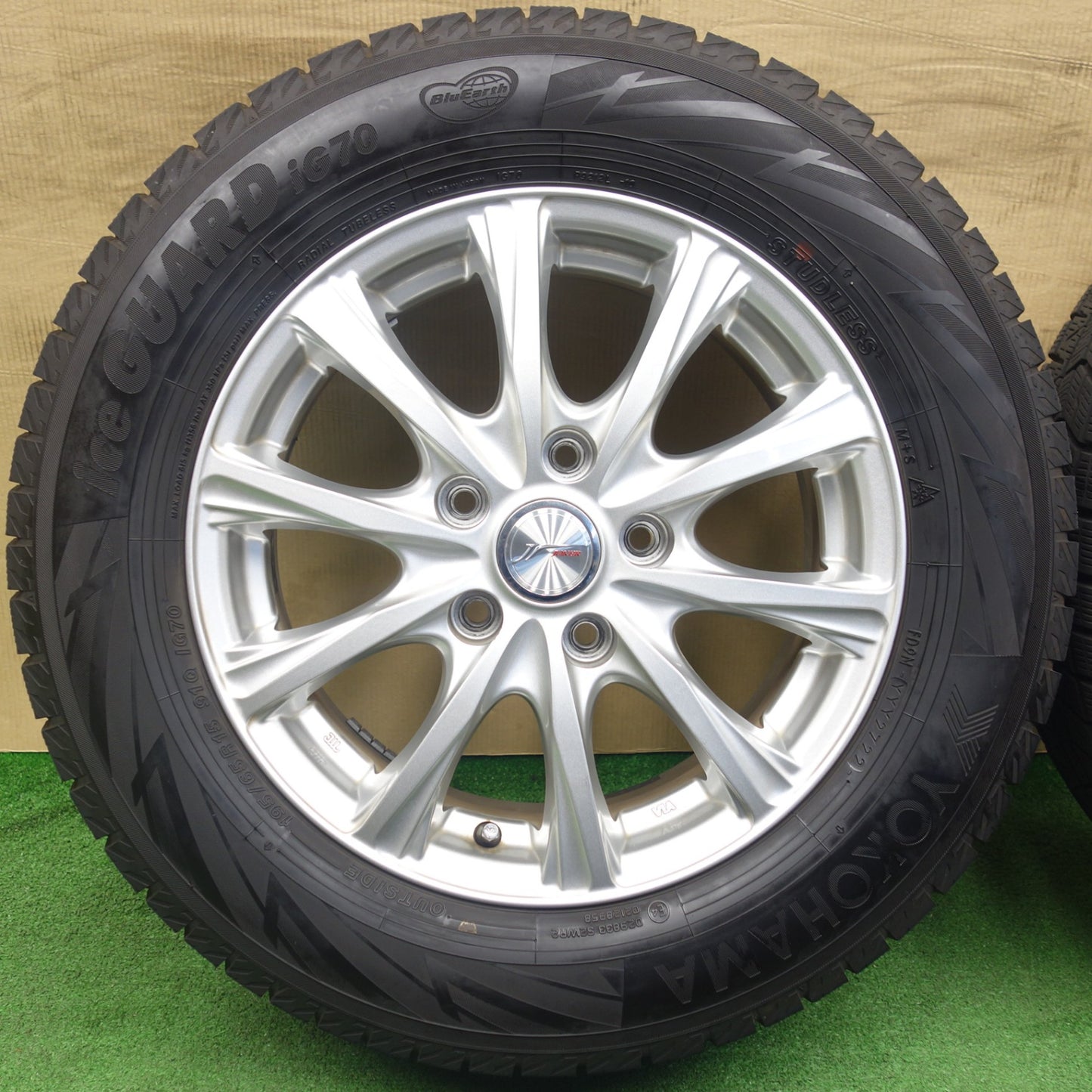 バリ溝！22年！キレイ！9.5分★スタッドレス 195/65R15 ヨコハマ アイスガード iG70 JOKER ジョーカー 15インチ PCD114.3/5H★6031303KTス