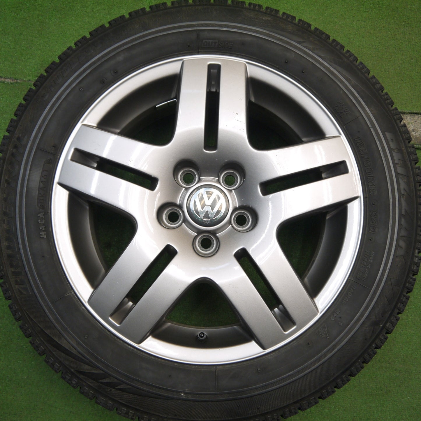 バリ溝！9分★ワーゲン ポロ 純正 185/60R15 スタッドレス ブリヂストン ブリザック VRX 15インチ PCD100/5H★5053006Hス