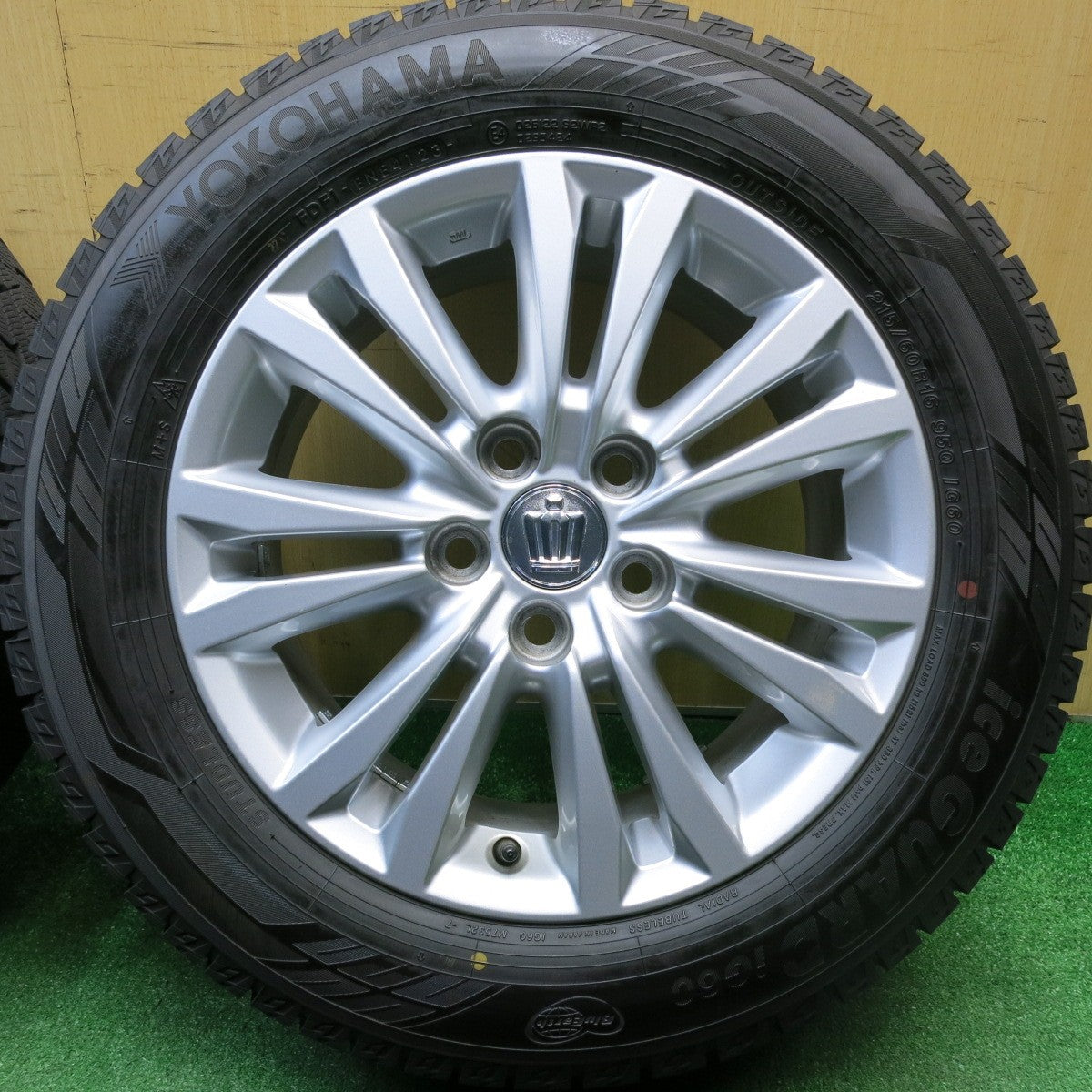 バリ溝！23年！9.5分★トヨタ 210系 クラウン ロイヤル 純正 215/60R16 スタッドレス ヨコハマ アイスガード iG60 16インチ PCD114.3/5H★5121401HAス