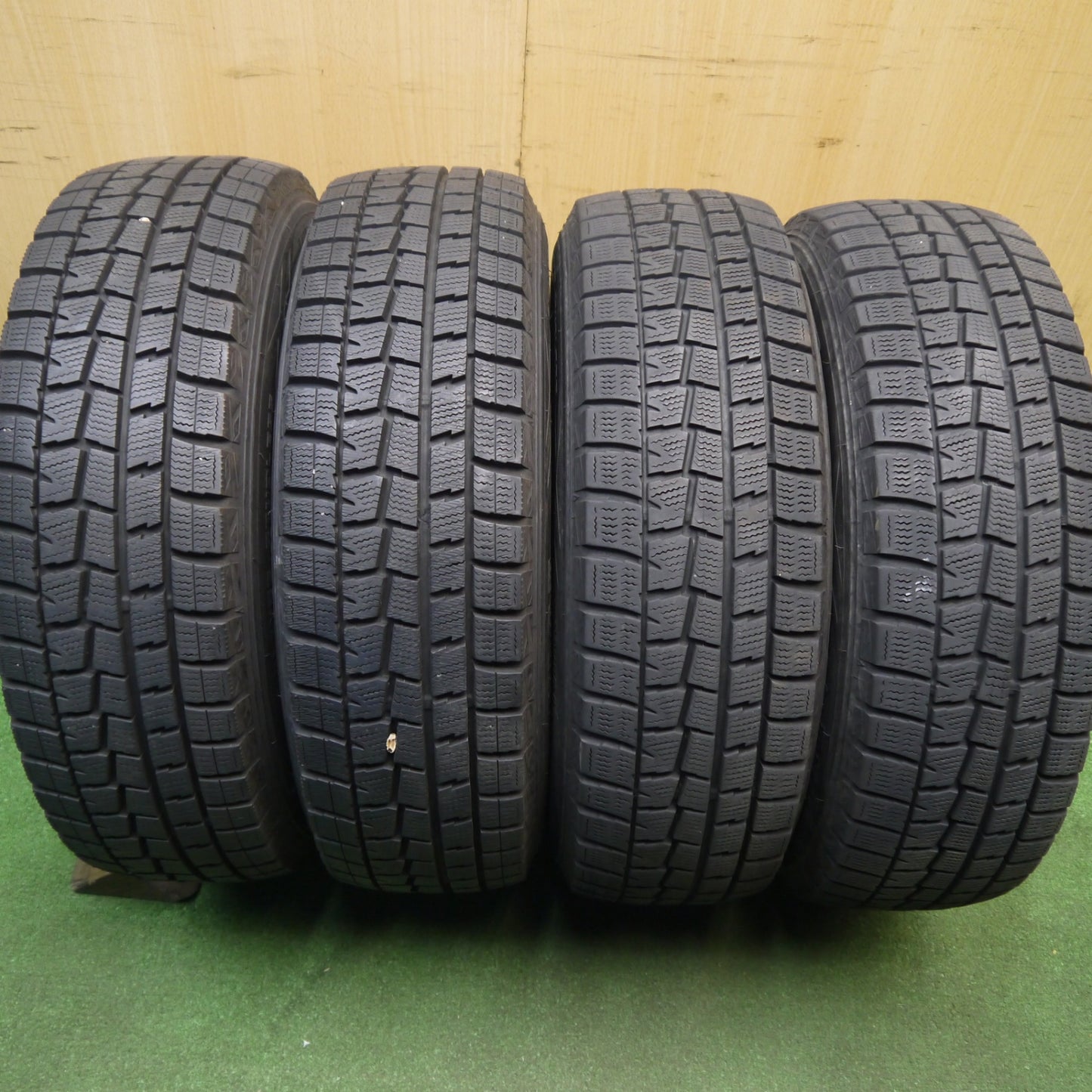 バリ溝！キレイ！9.5分以上★スタッドレス 185/70R14 ダンロップ ウインターマックス WM01 FINAL SPEED MiD ファイナルスピード マルカ 14インチ PCD100/4H★6012102Hス