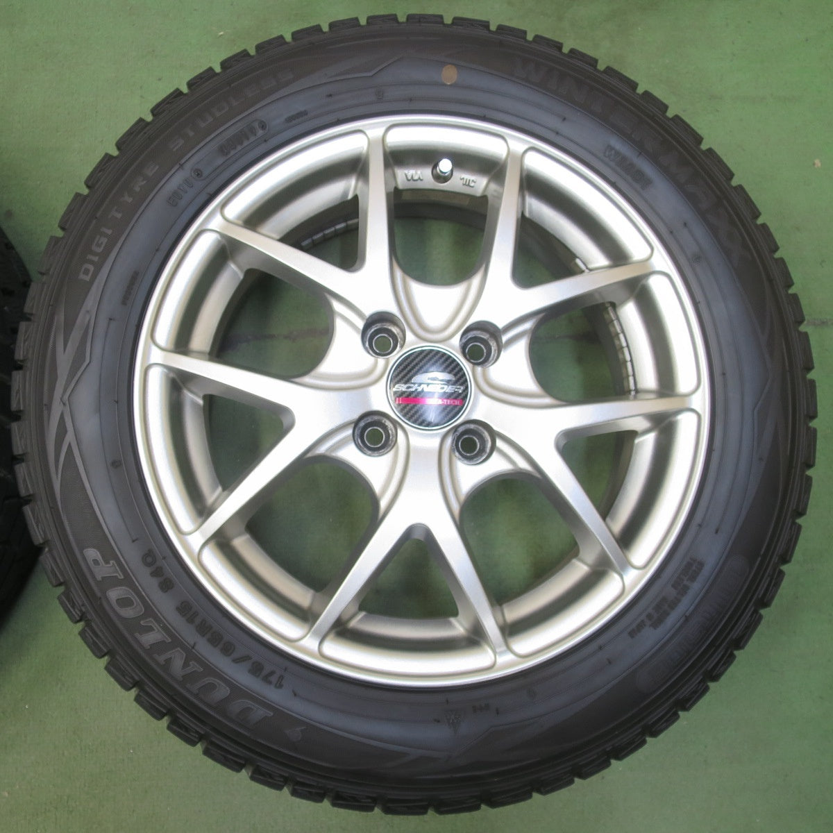バリ溝！キレイ！9.5分◎スタッドレス 175/65R15 ダンロップ ウインターマックス WM01 SCHNEIDER シュナイダー 15インチ PCD100/4H◎6081203イス