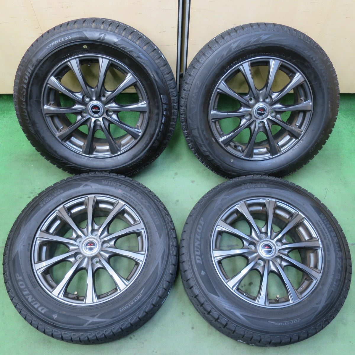 バリ溝！23年！9分★スタッドレス 215/65R16 ブリヂストン ブリザック VRX2 ダンロップ ウインターマックス SJ8+ AIRNOVA SB10 エアノヴァ 16インチ PCD114.3/5H★6020404イス