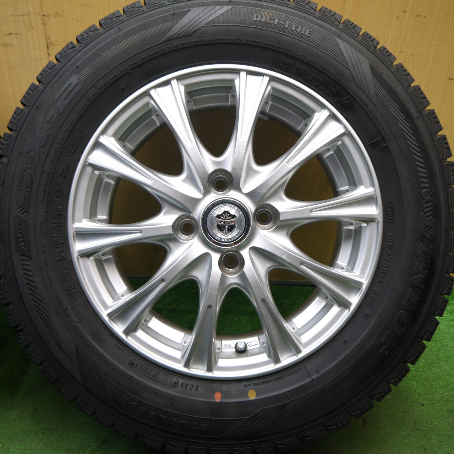 超バリ溝！キレイ！9.5分以上★スタッドレス 185/70R14 ダンロップ DSX-2 JOKER ジョーカー 14インチ PCD100/4H★5081201Hス