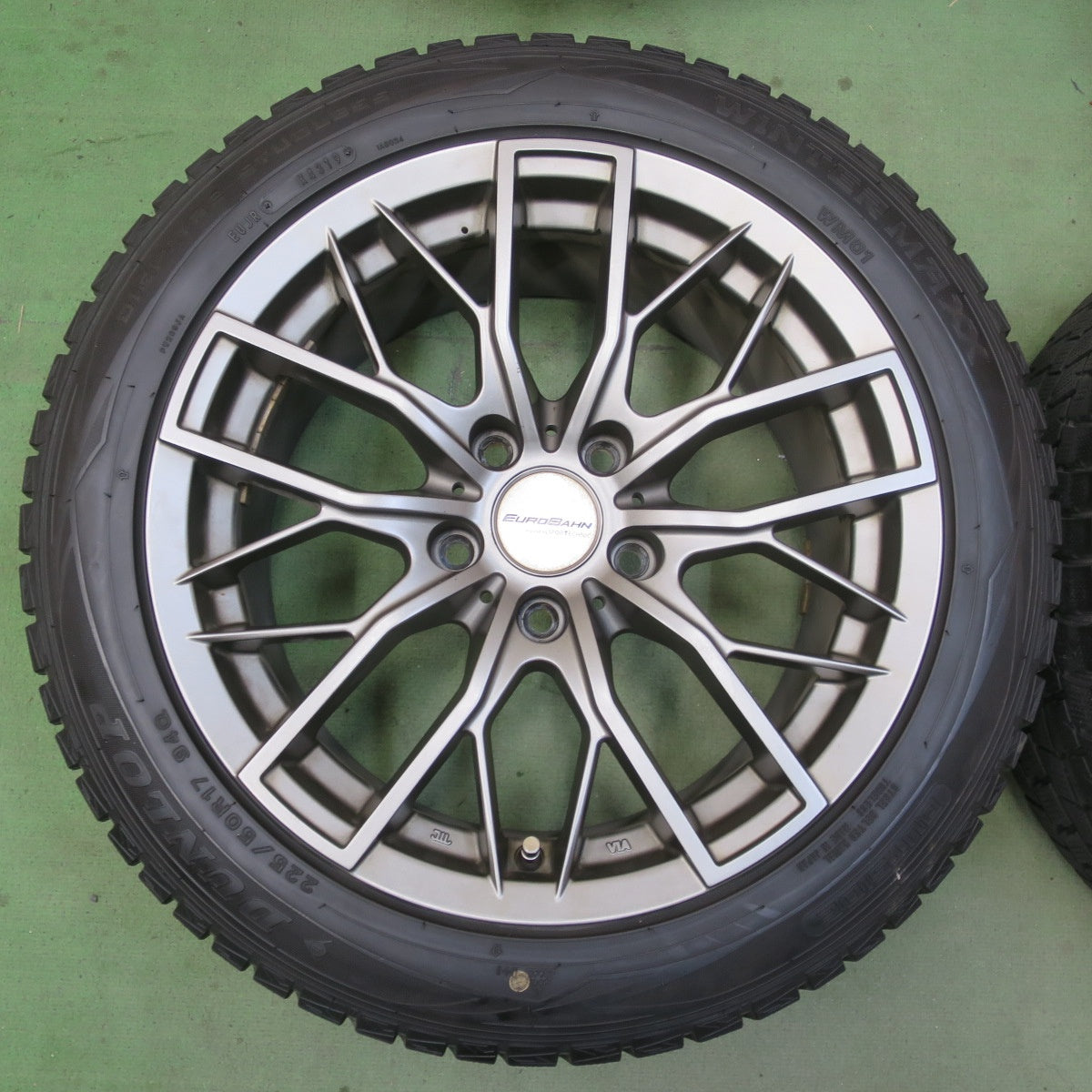 バリ溝！キレイ！8.5分★BMW 等 EUROBAHN SPORTECHNIC 225/50R17 スタッドレス ダンロップ ウインターマックス WM01 スポーツテクニック 17インチ PCD120/5H★6043015イス