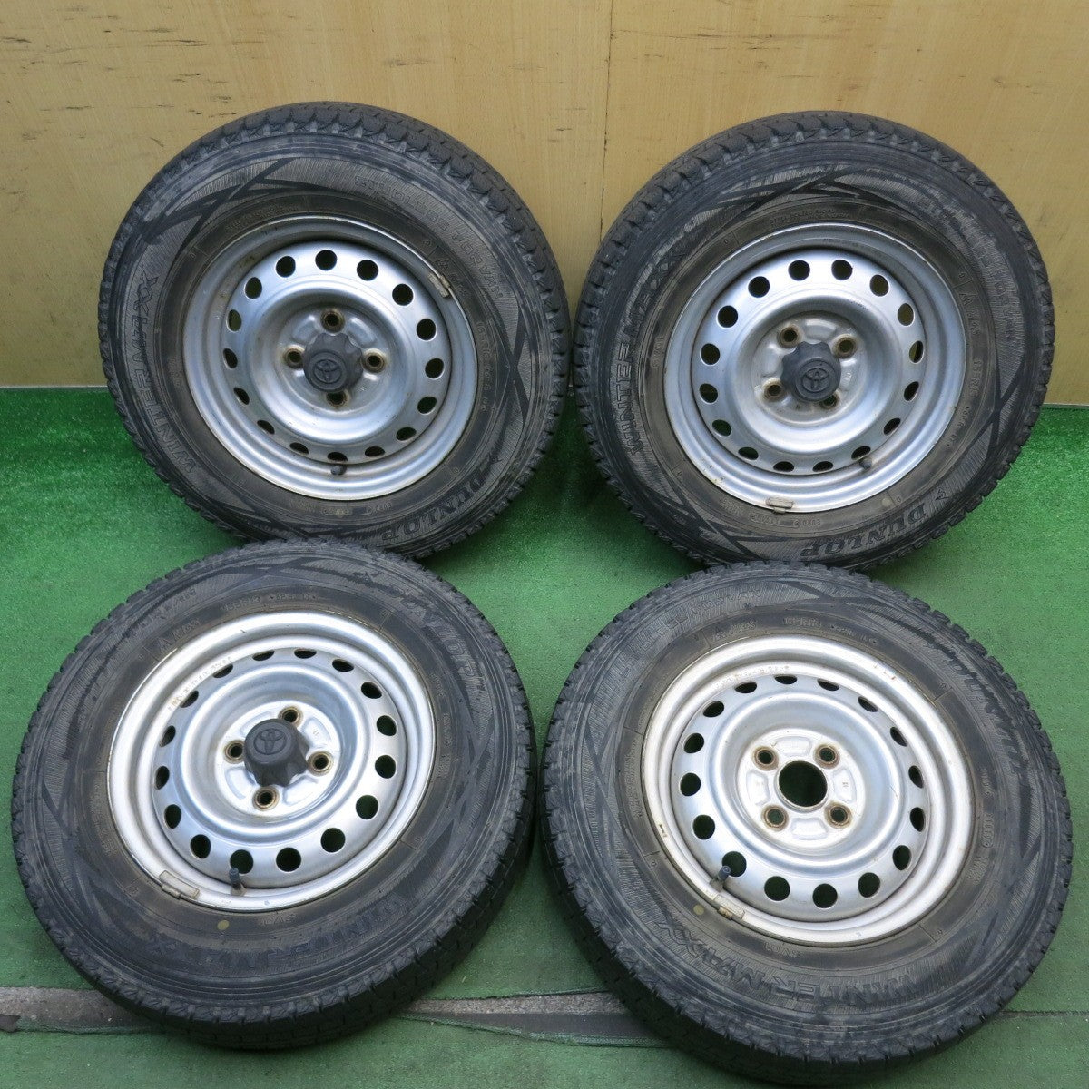 バリ溝！8.5分◎トヨタ プロボックス サクシード 等 純正 スチール 165R13 6PR スタッドレス ダンロップ ウインターマックス SV01 13インチ PCD100/4H◎6073008HAス