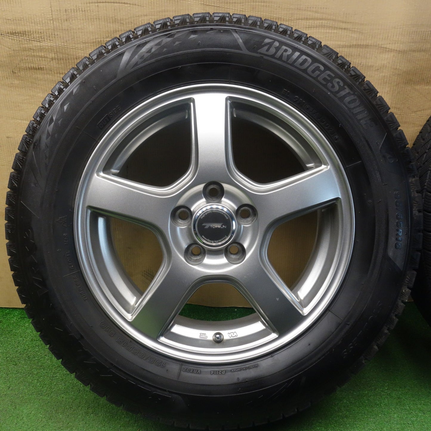 バリ溝！キレイ！9分★プリウス 等 195/65R15 スタッドレス ブリヂストン ブリザック VRX3 TOPRUN トップラン 15インチ PCD100/5H★6031502KTス