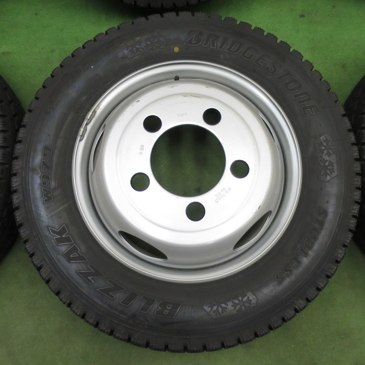 バリ溝！22年！キレイ！9分！6本★トラック 205/70R17.5 115/113L スタッドレス ブリヂストン ブリザック W979 TOPY スチール ホイール 113-9TC 17.5インチ PCD203.2/5H★6020601ナス