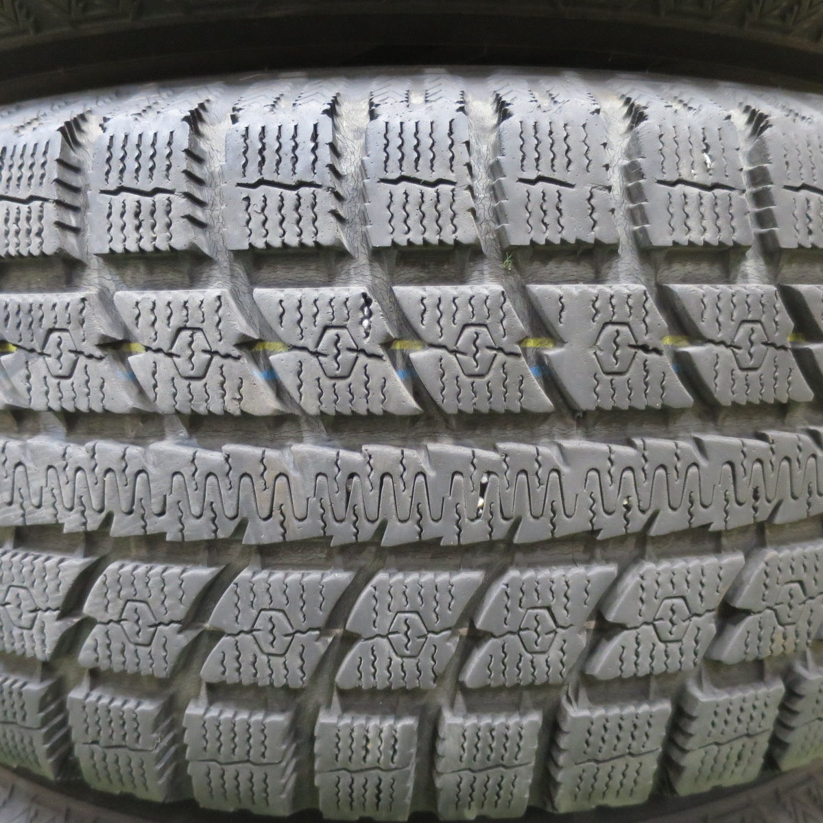 バリ溝！キレイ！9.5分★KEELER TACTICS 265/65R17 スタッドレス トーヨー オブザーブ GSi-5 キーラー タクティクス 17インチ PCD139.7/6H★6013002ナス