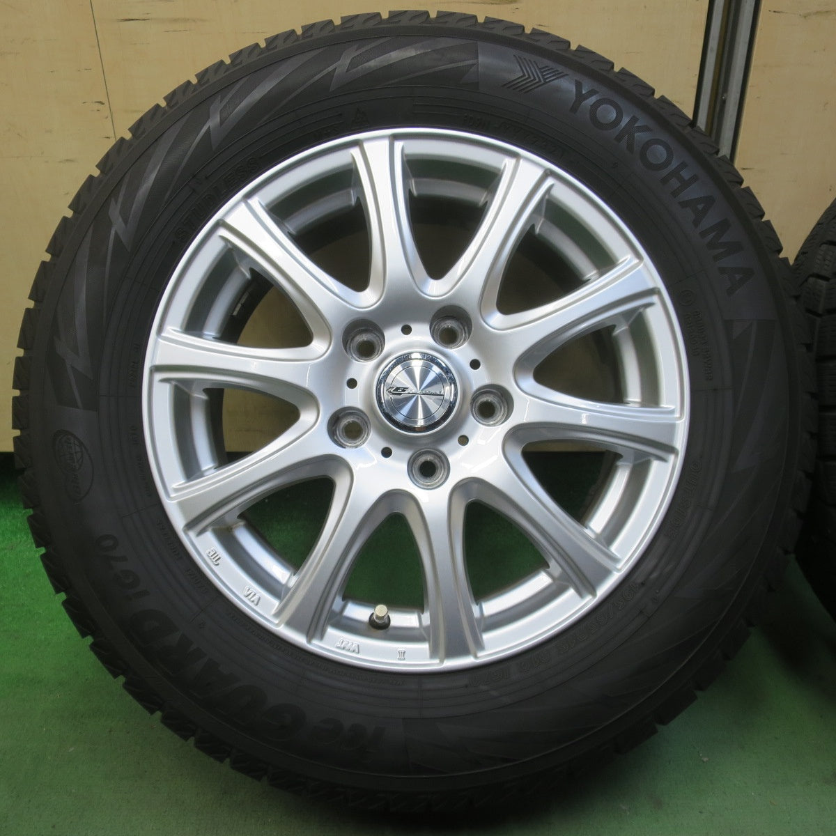 バリ溝！キレイ！9分◎スタッドレス 195/65R15 ヨコハマ アイスガード iG70 LAUFBAHN Ⅱ ラウフバーン 2 15インチ PCD114.3/5H◎6091907イス