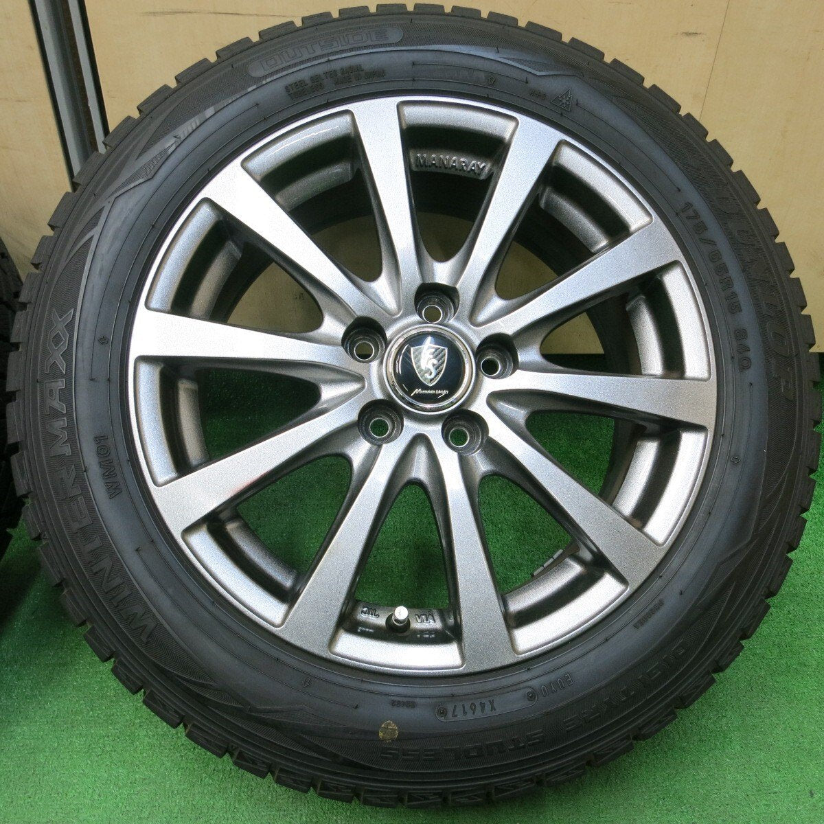 バリ溝！キレイ！9.5分★スタッドレス 175/65R15 ダンロップ ウインターマックス WM01 MANARAY SPORT PCD100/5H★4031609イス